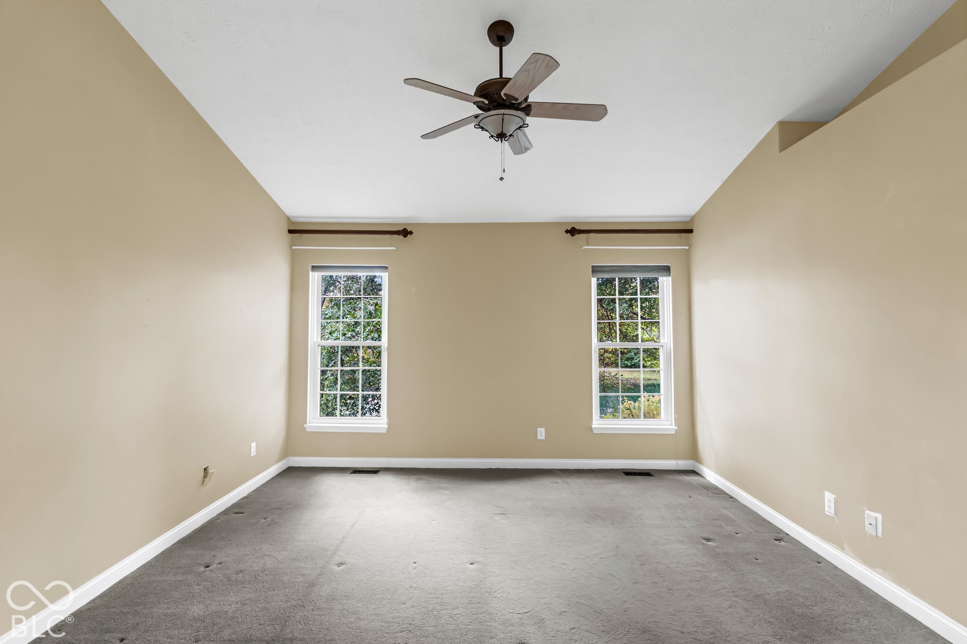 6763 Woodcliff Circle, Zionsville, IN 46077 6763 Woodcliff Circle, Zionsville, IN 46077