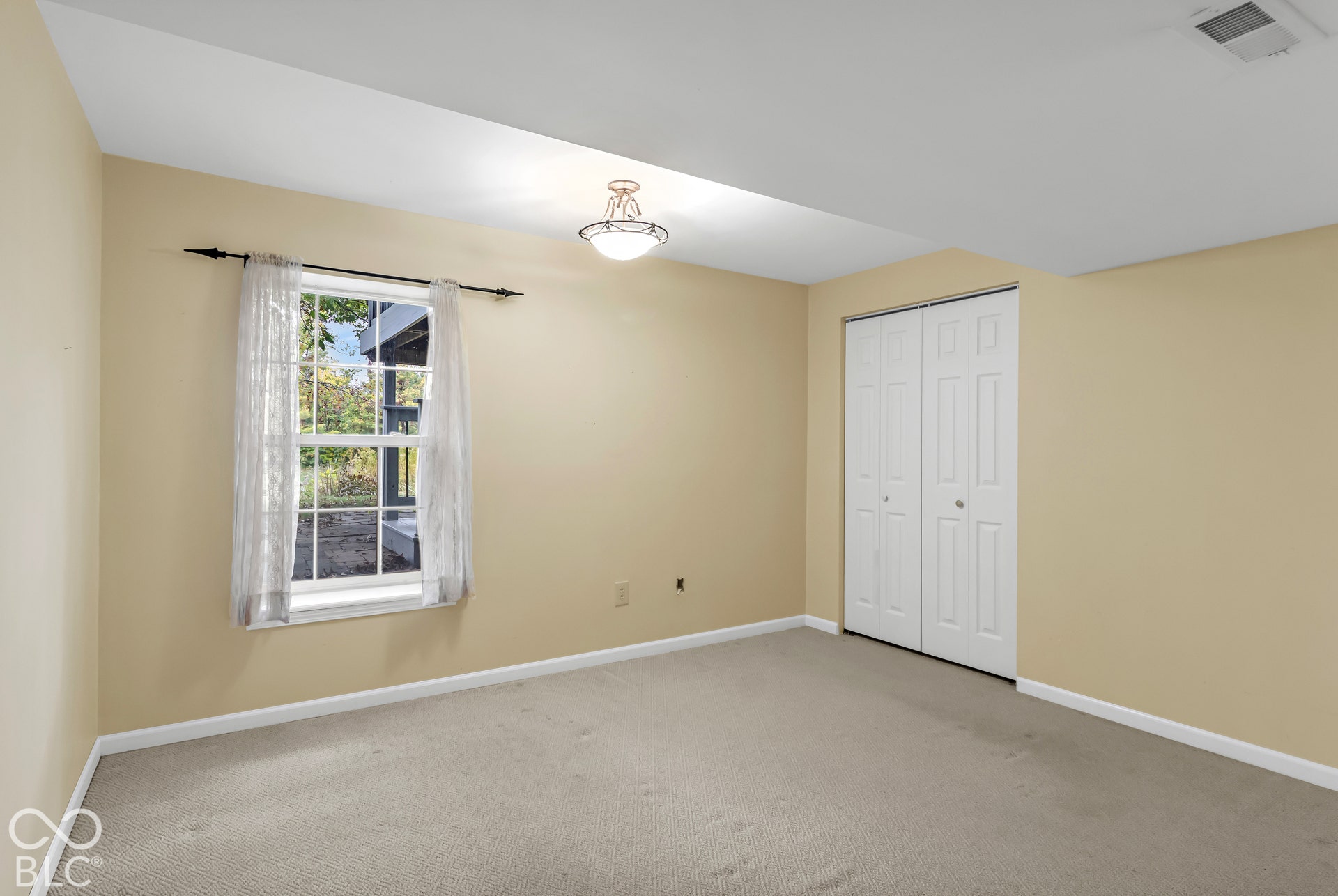 6763 Woodcliff Circle, Zionsville, IN 46077 6763 Woodcliff Circle, Zionsville, IN 46077