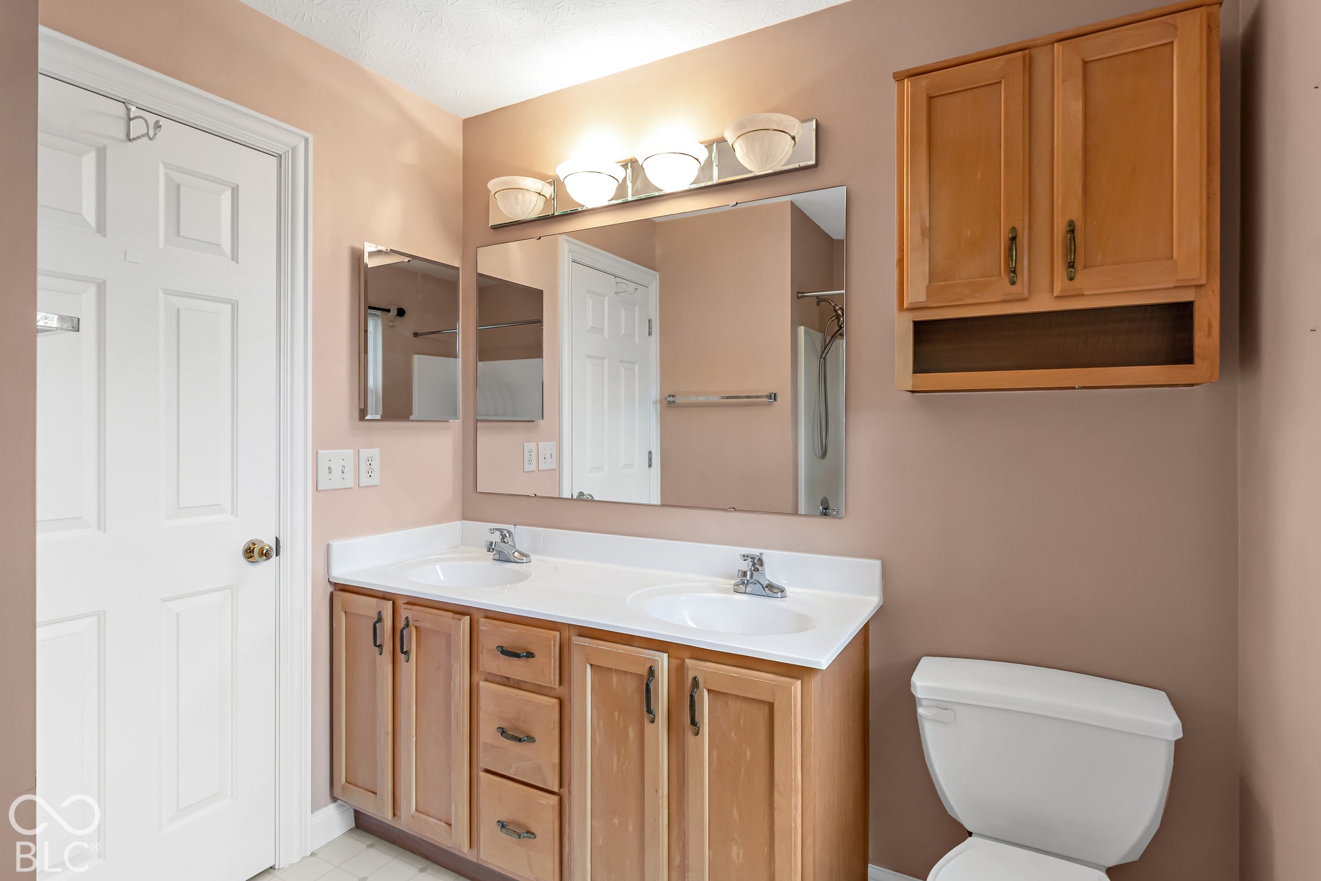 6763 Woodcliff Circle, Zionsville, IN 46077 Full Bath Upper Level