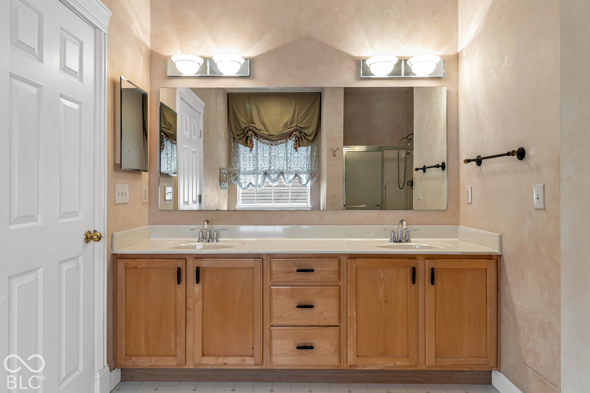 6763 Woodcliff Circle, Zionsville, IN 46077 6763 Woodcliff Circle, Zionsville, IN 46077