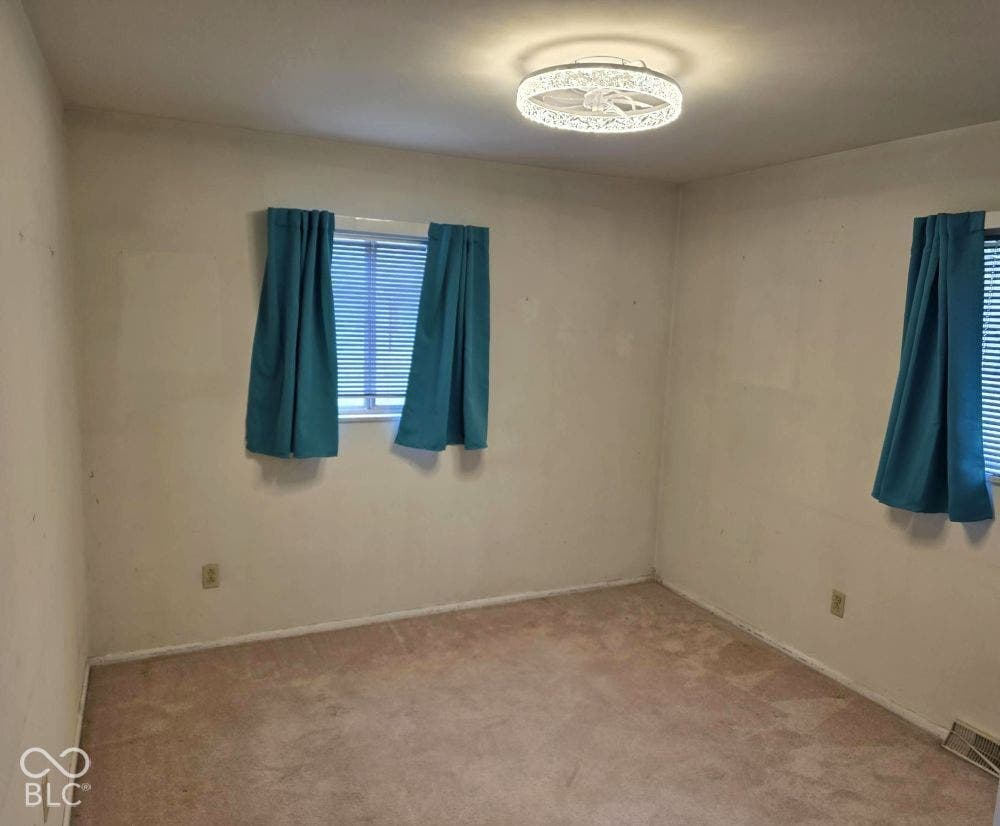 This bedroom number 3 could be used as the primary bedroom, depending on your choice. Located next to the main bathroom