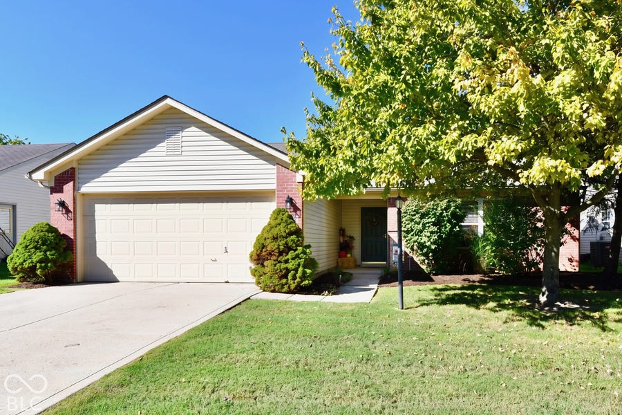 Property photo for 18857 Prairie Crossing, Noblesville, IN