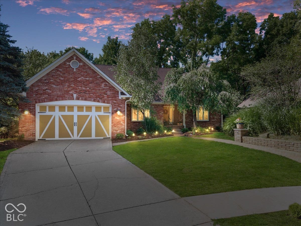 Welcome to 9127 Pinecreek Court!