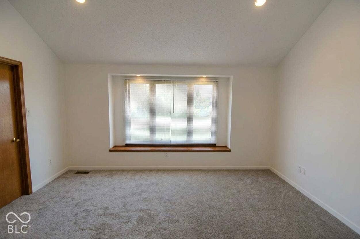 4011 W Till Road, Fort Wayne, IN 46818
