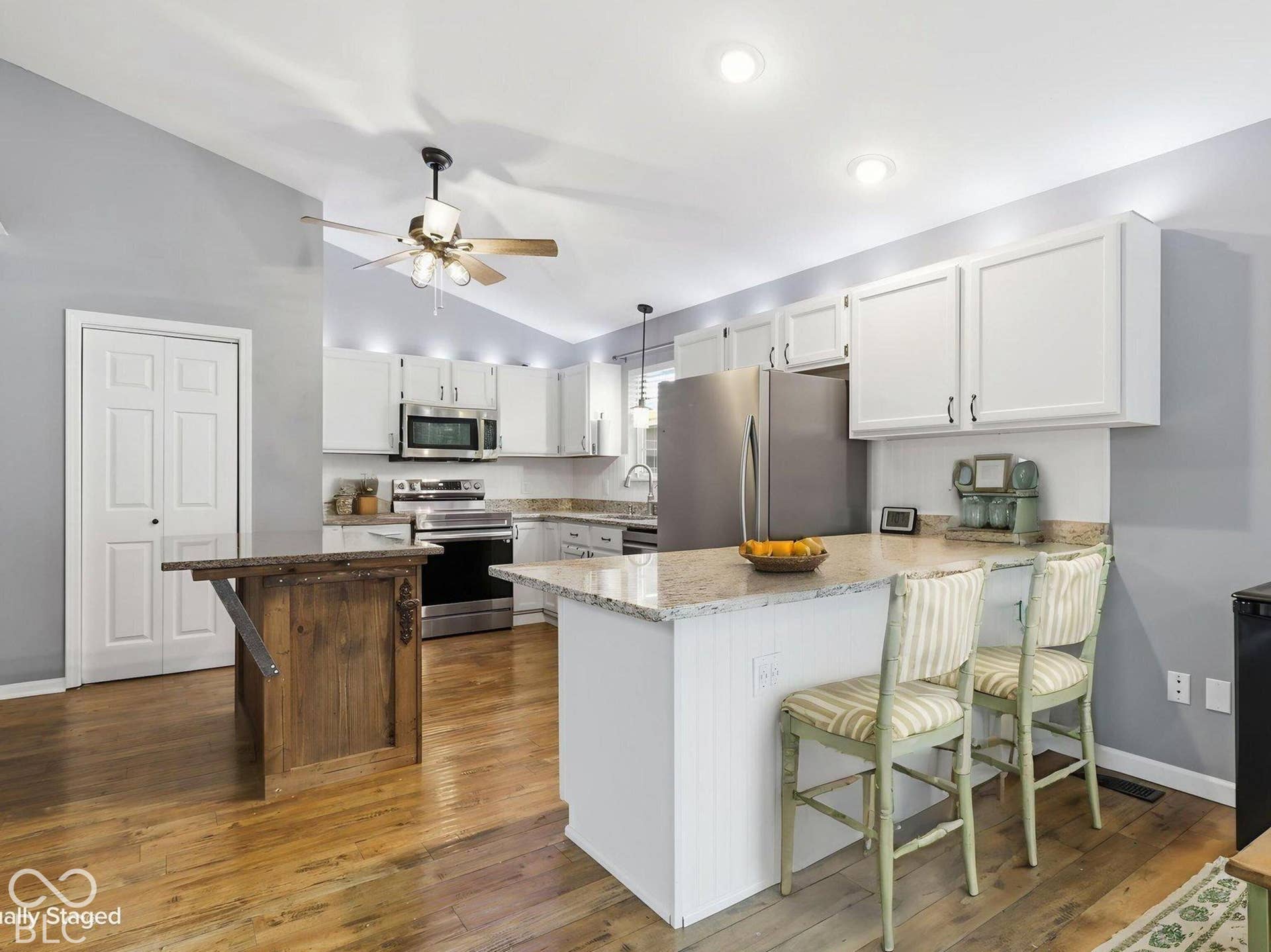 Breakfast bar allows for eat in area