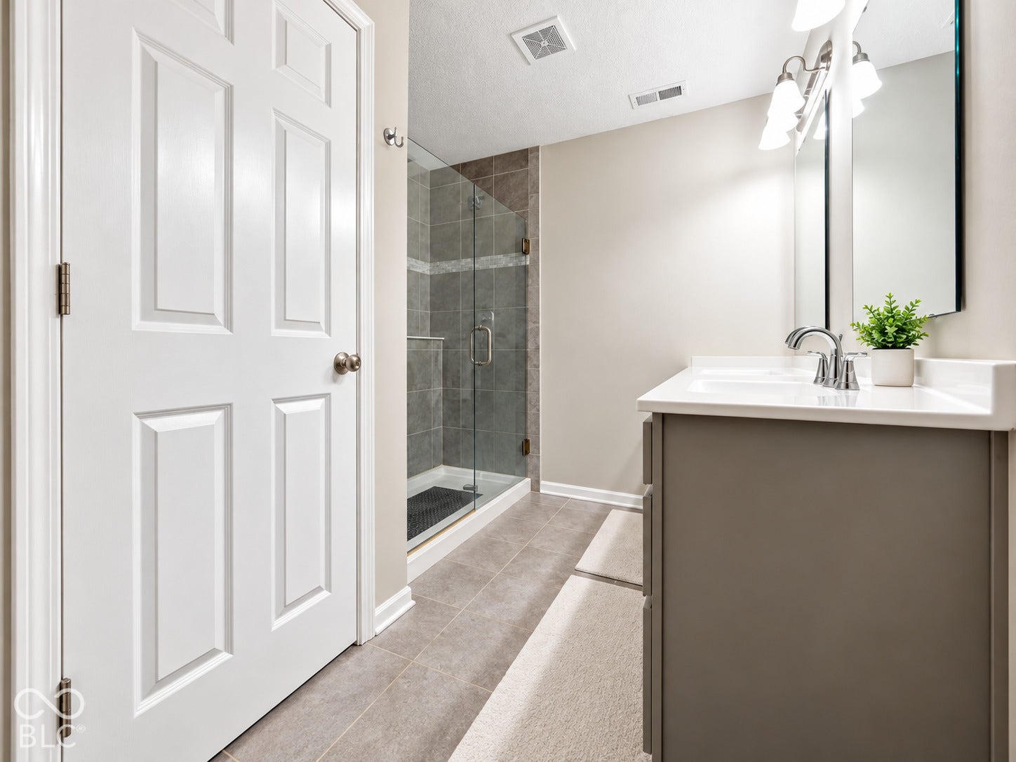 Beautiful primary en-suite with expansive shower