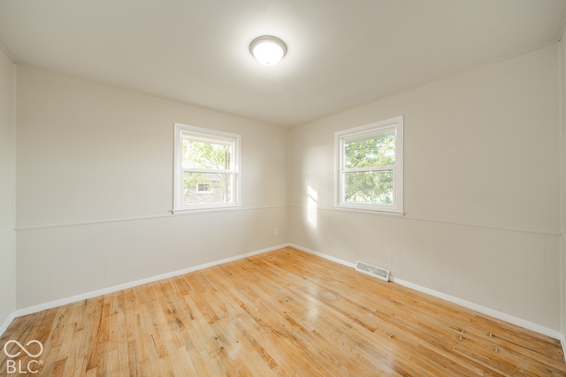8401 S Center Road, Muncie, IN 47302