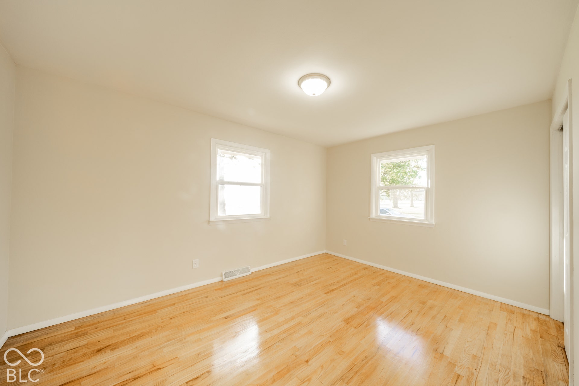8401 S Center Road, Muncie, IN 47302