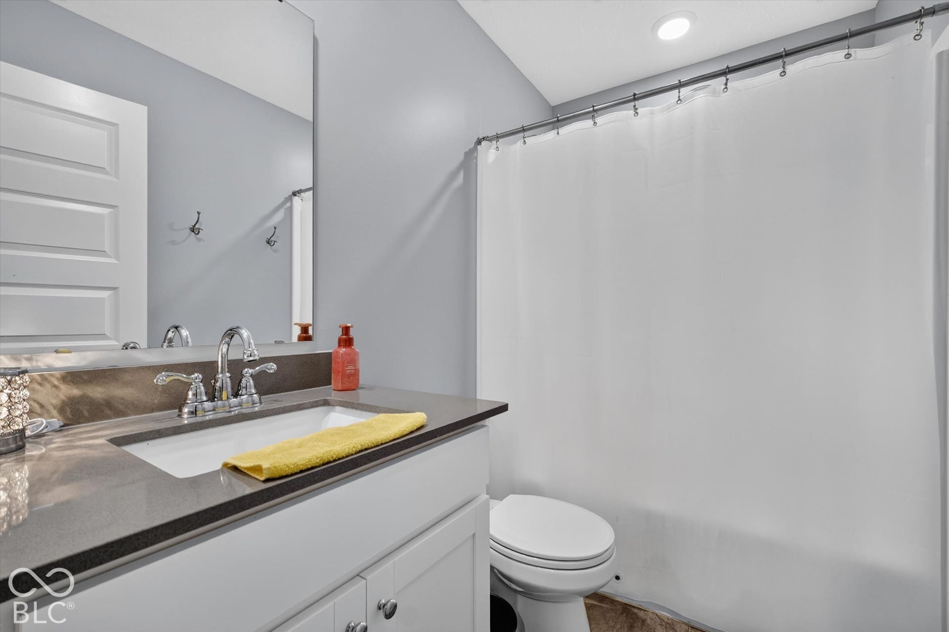 9116 Casey Road, Pendleton, IN 46064 main level bath