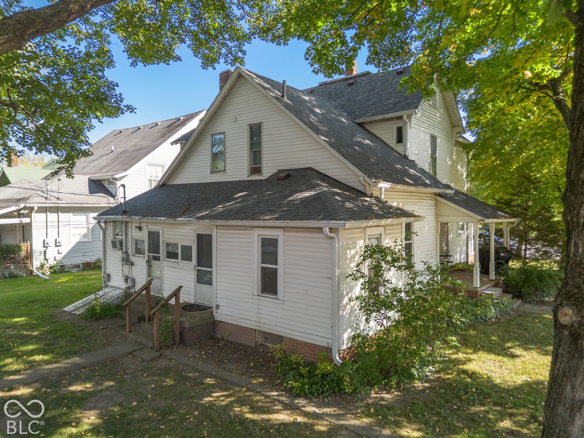 Solid oak doors, original built-ins and original hardwood flooring in one living space.