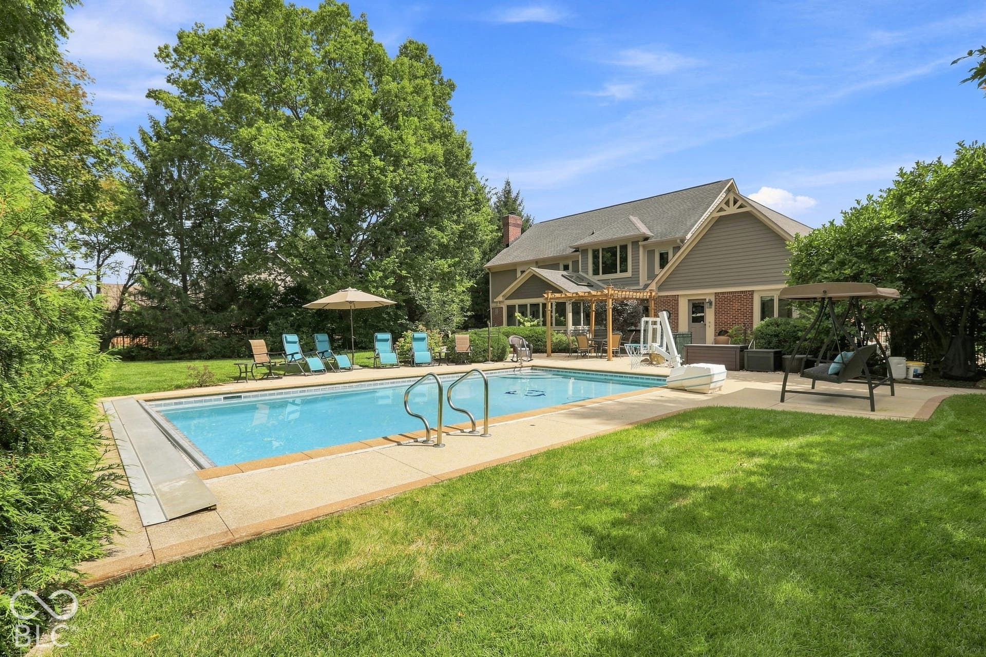 Stunning Pool and Outdoor living space - Heated Gunite Pool and Hot Tub