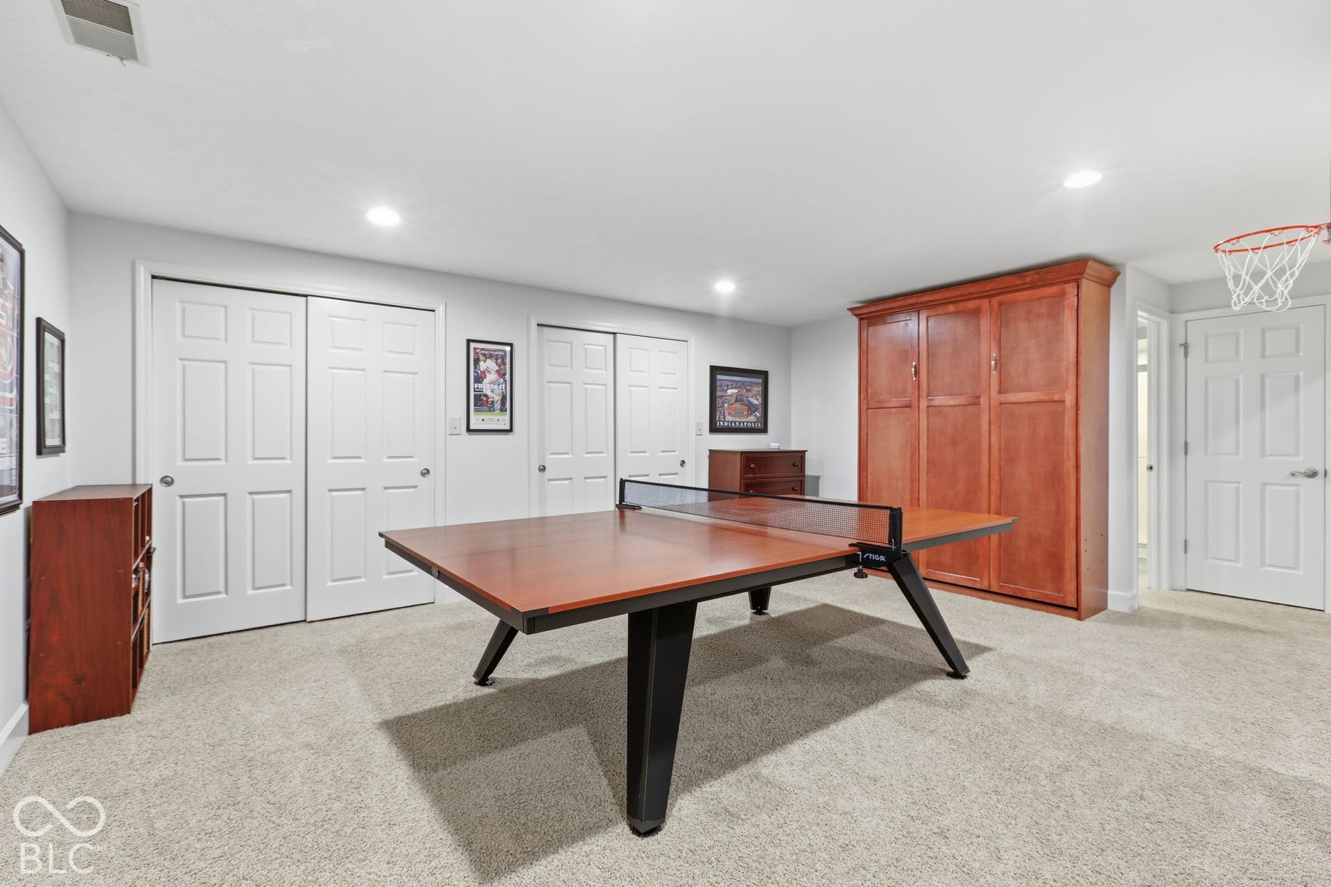 Built-In Murphey-Bed accomodates additional guests with access to full bathroom