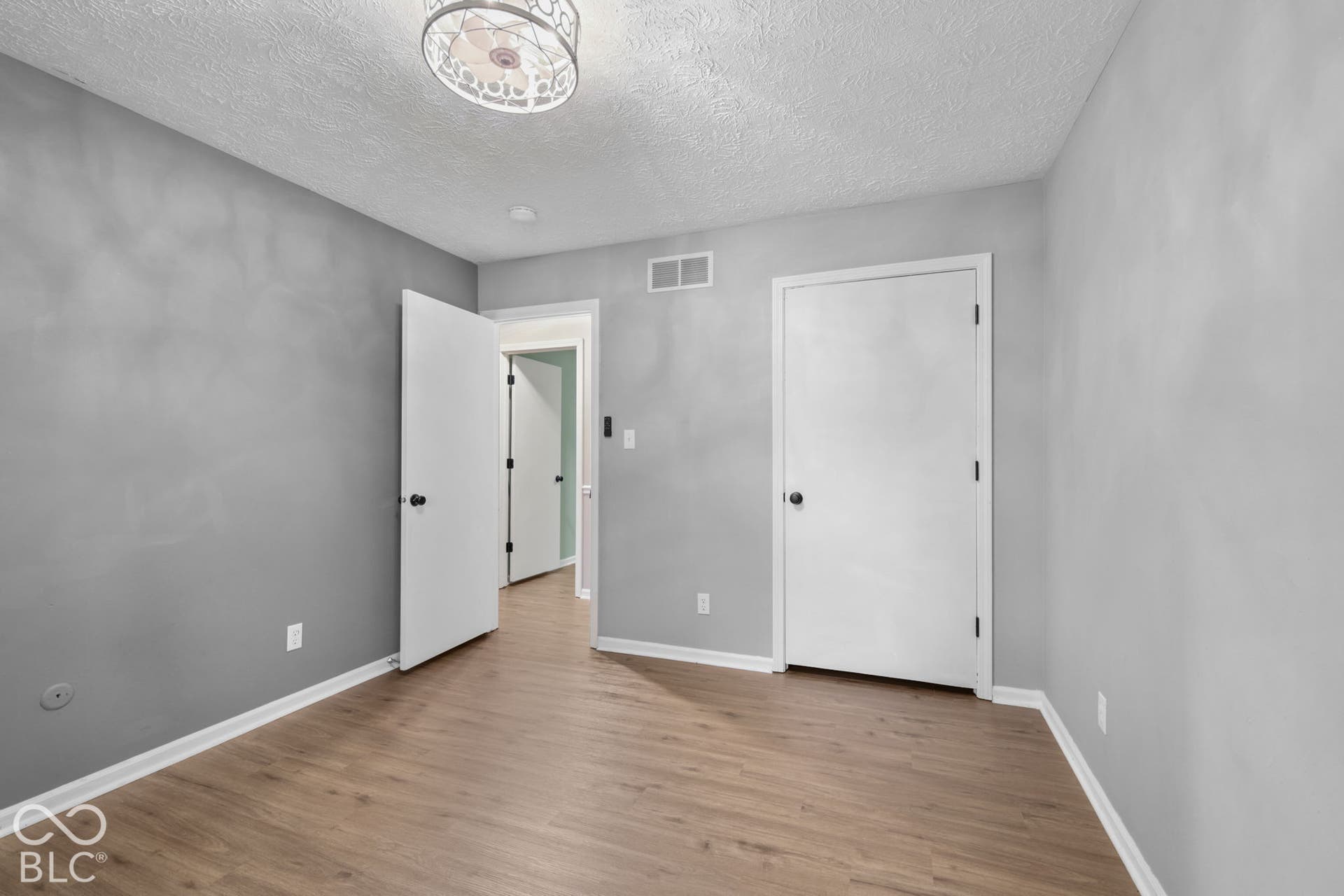 801 S Restin Road, Greenwood, IN 46142