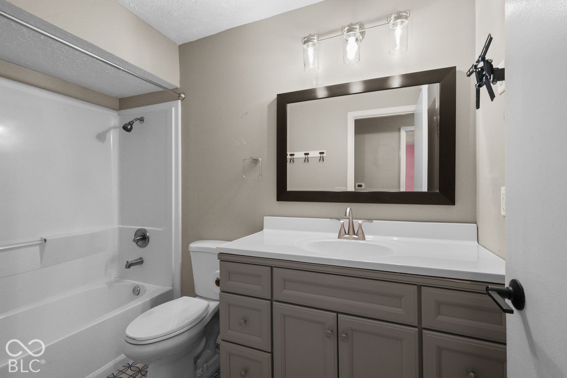 801 S Restin Road, Greenwood, IN 46142