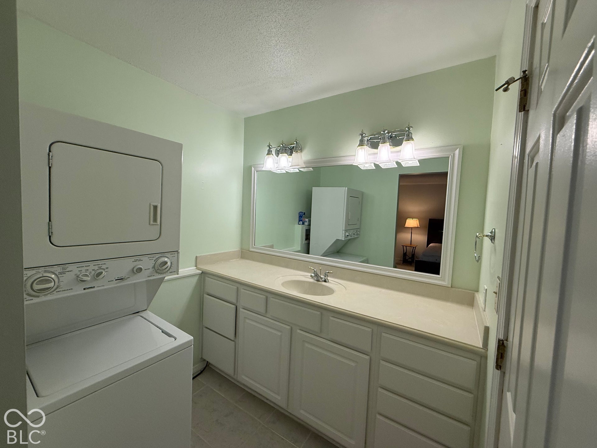 6414 Park Central Way, Indianapolis, IN 46260