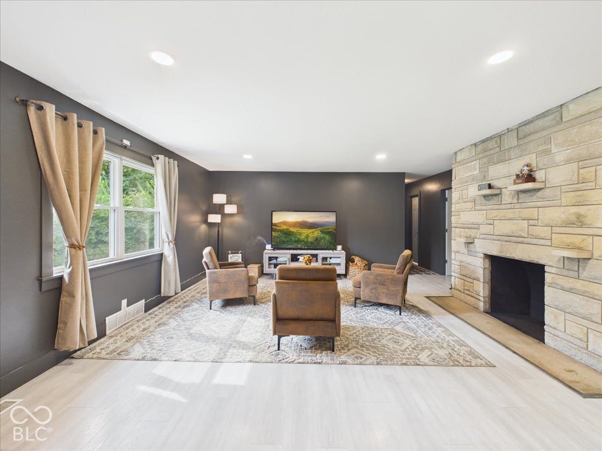 1048 Kessler Boulevard West Drive, Indianapolis, IN 46228