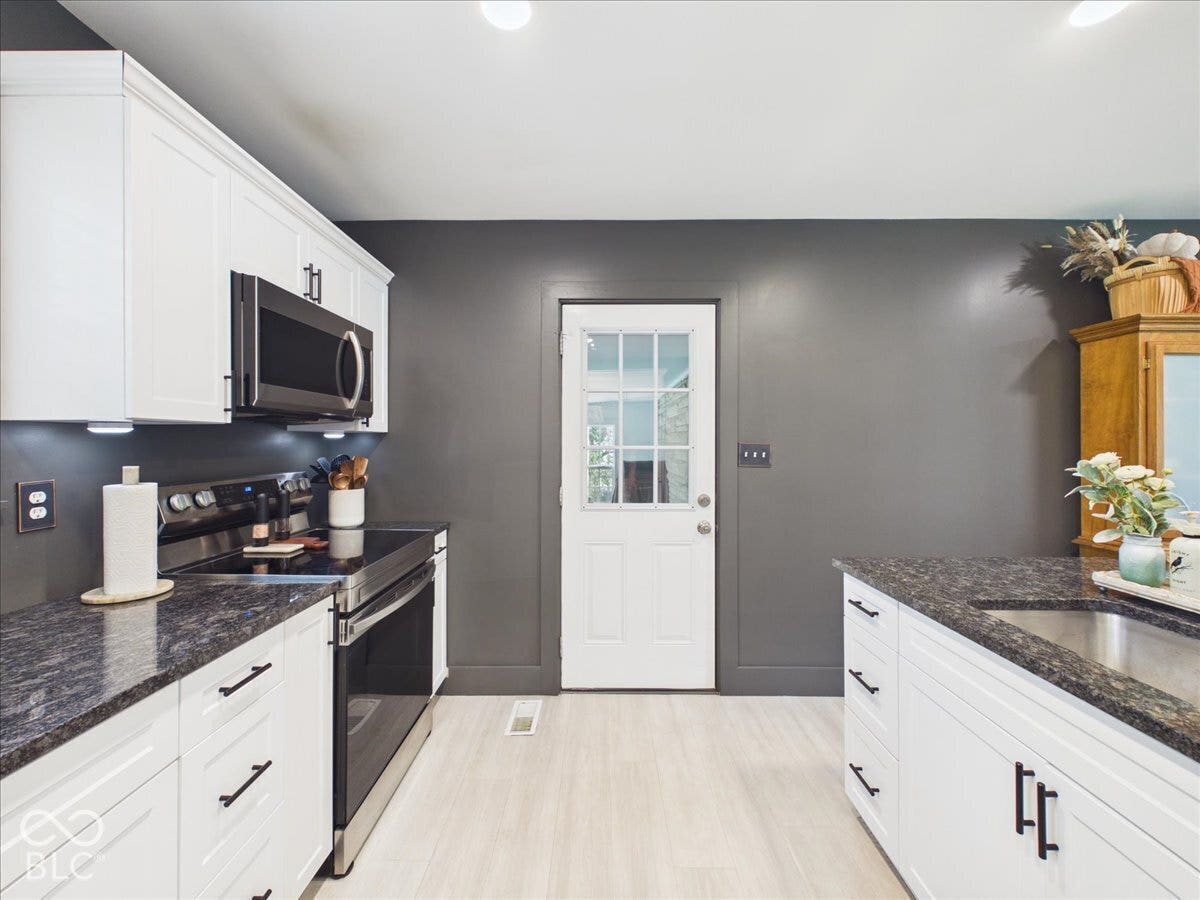 1048 Kessler Boulevard West Drive, Indianapolis, IN 46228