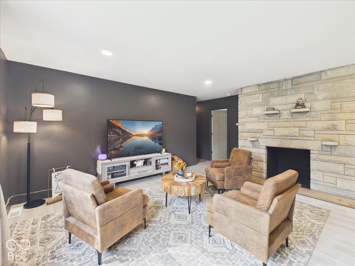 1048 Kessler Boulevard West Drive, Indianapolis, IN 46228