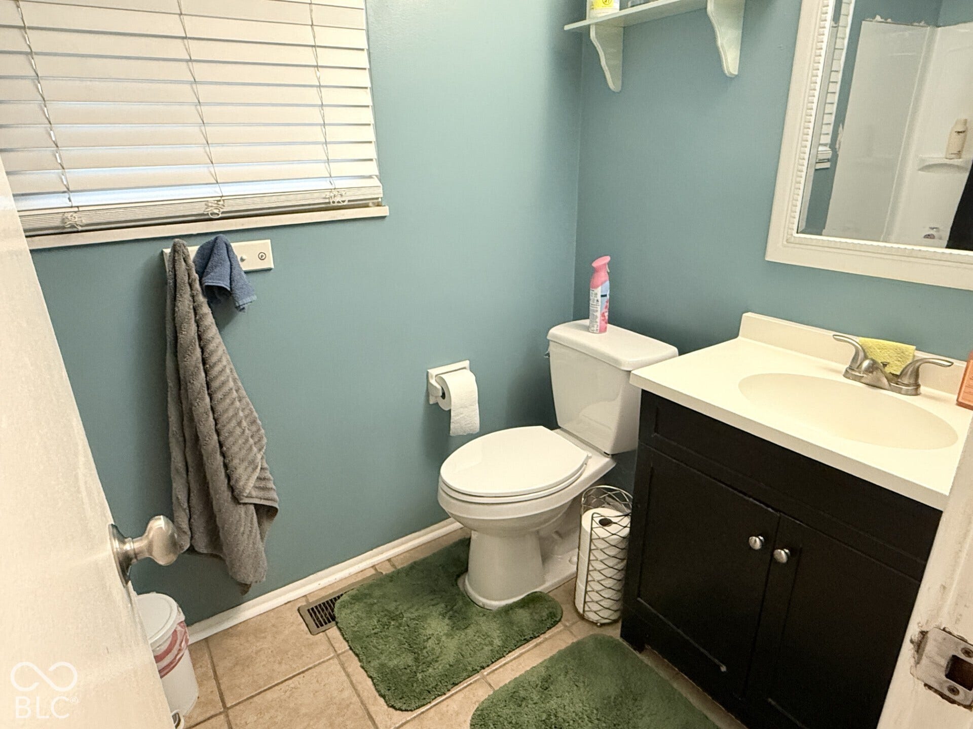 928 W 79th Street, Indianapolis, IN 46260 Hallway bathroom has a tub/shower that has been updated