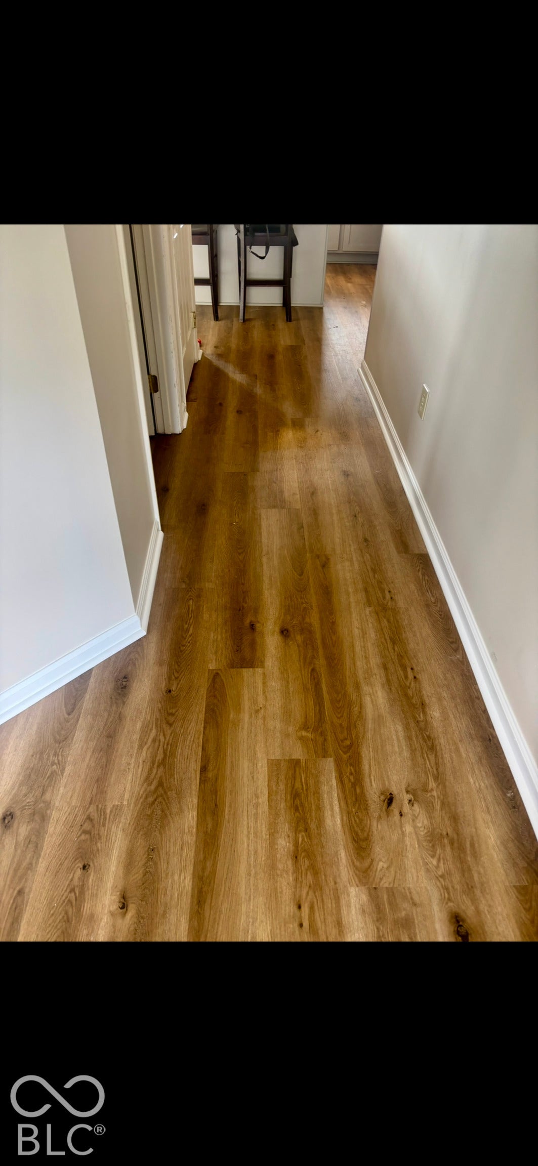 Wood-finish flooring with a plank pattern and neutral wall paint