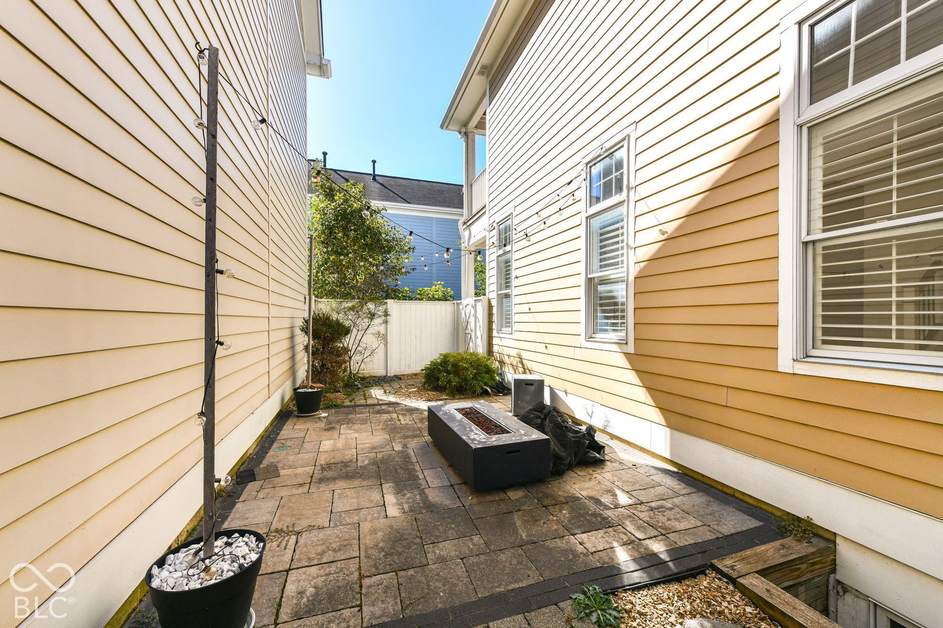 Side patio