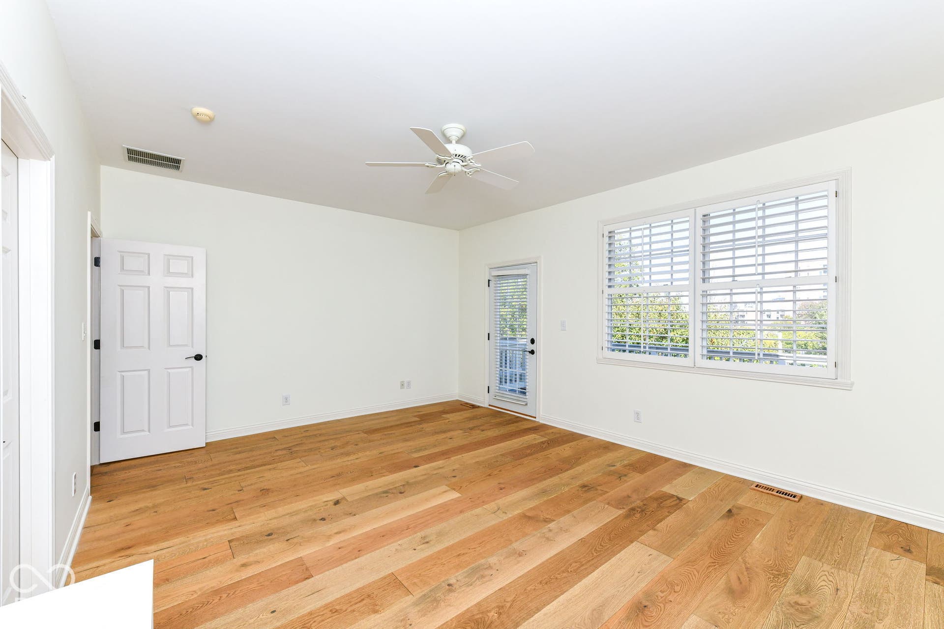 Secondary bedroom