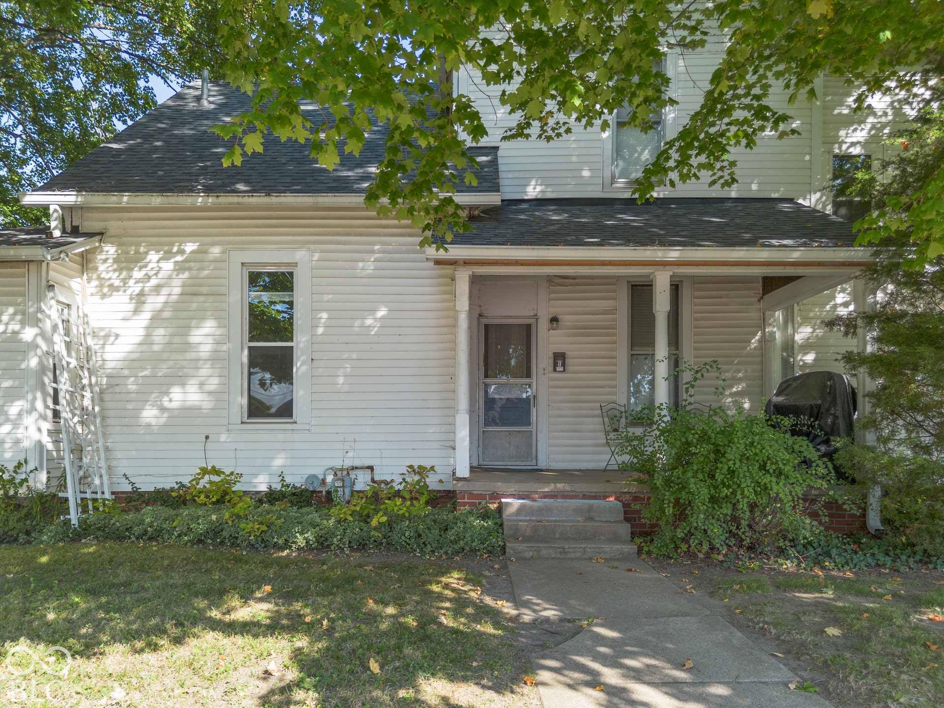 Inviting front and side porchesenhance the historic character.