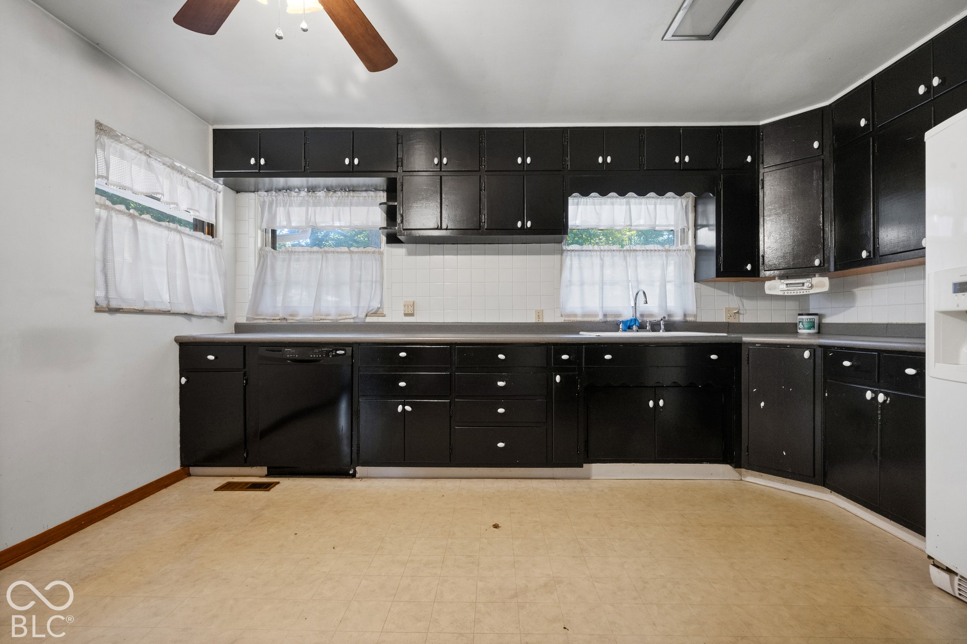 3227 E Southport, Indianapolis, IN 46227