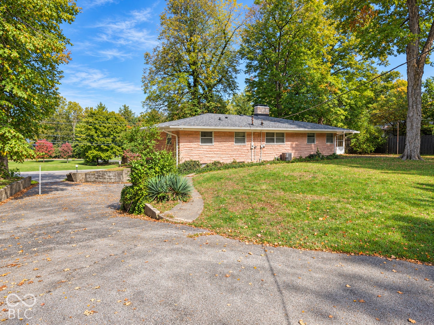 3227 E Southport, Indianapolis, IN 46227