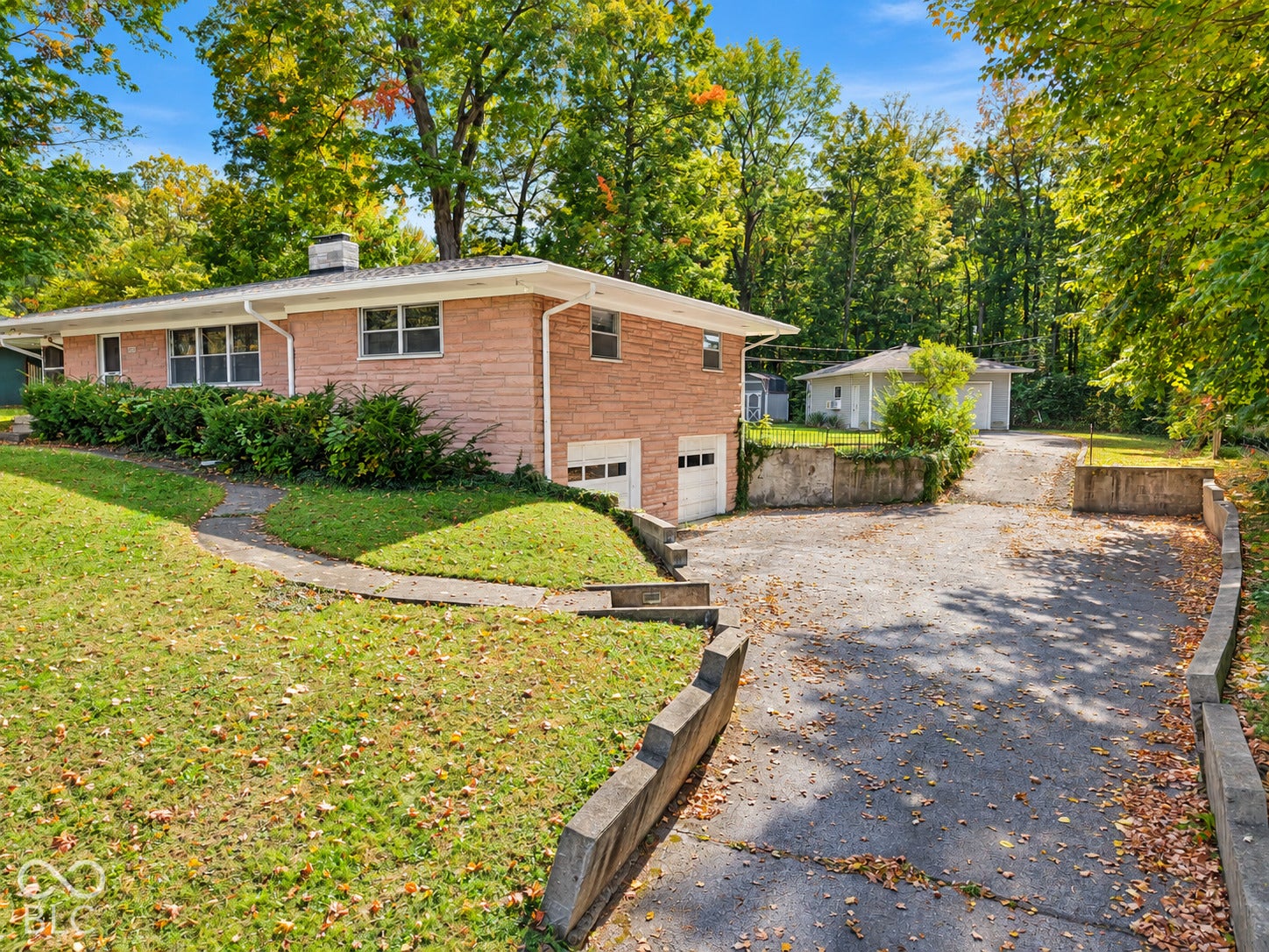 3227 E Southport, Indianapolis, IN 46227