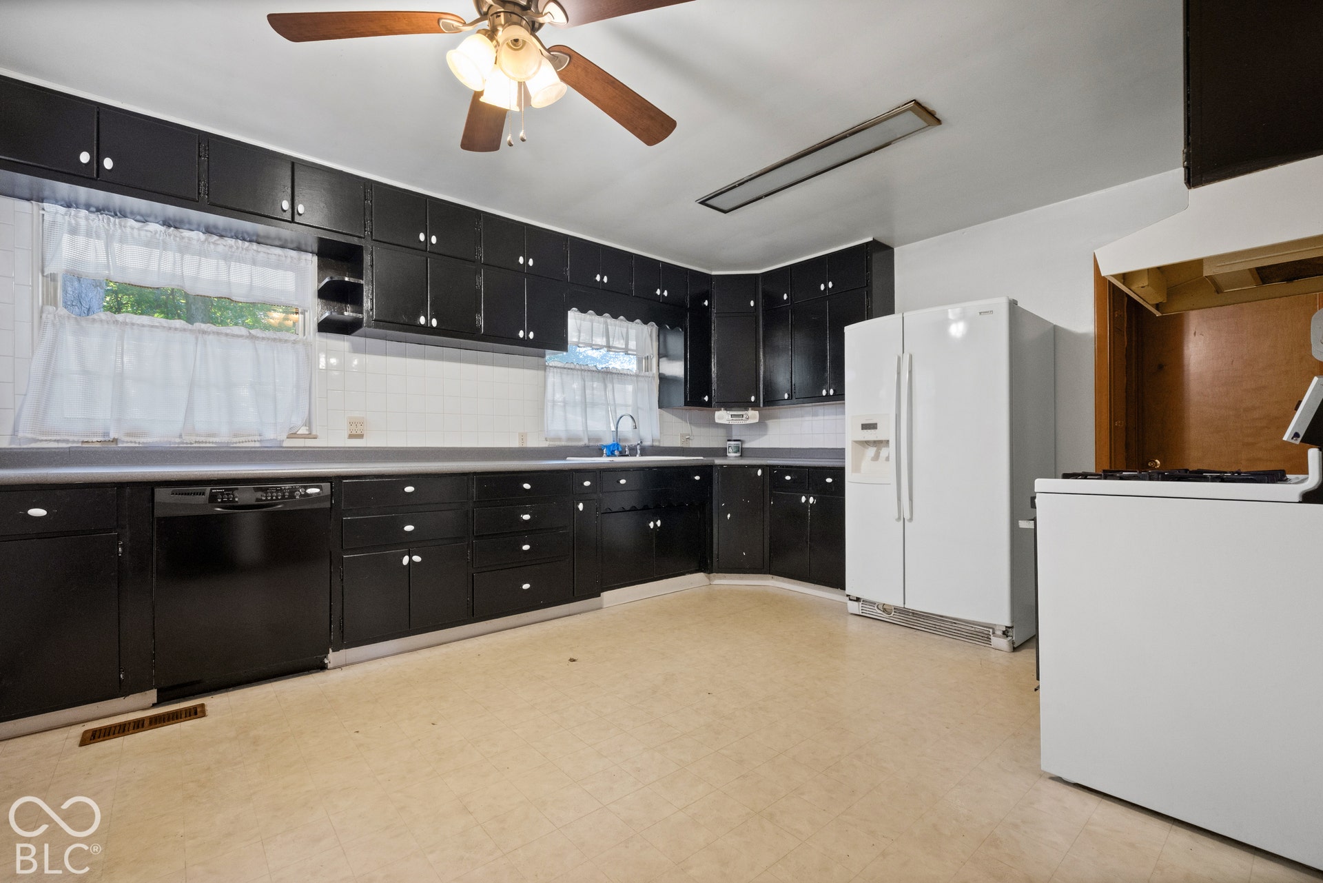 3227 E Southport, Indianapolis, IN 46227