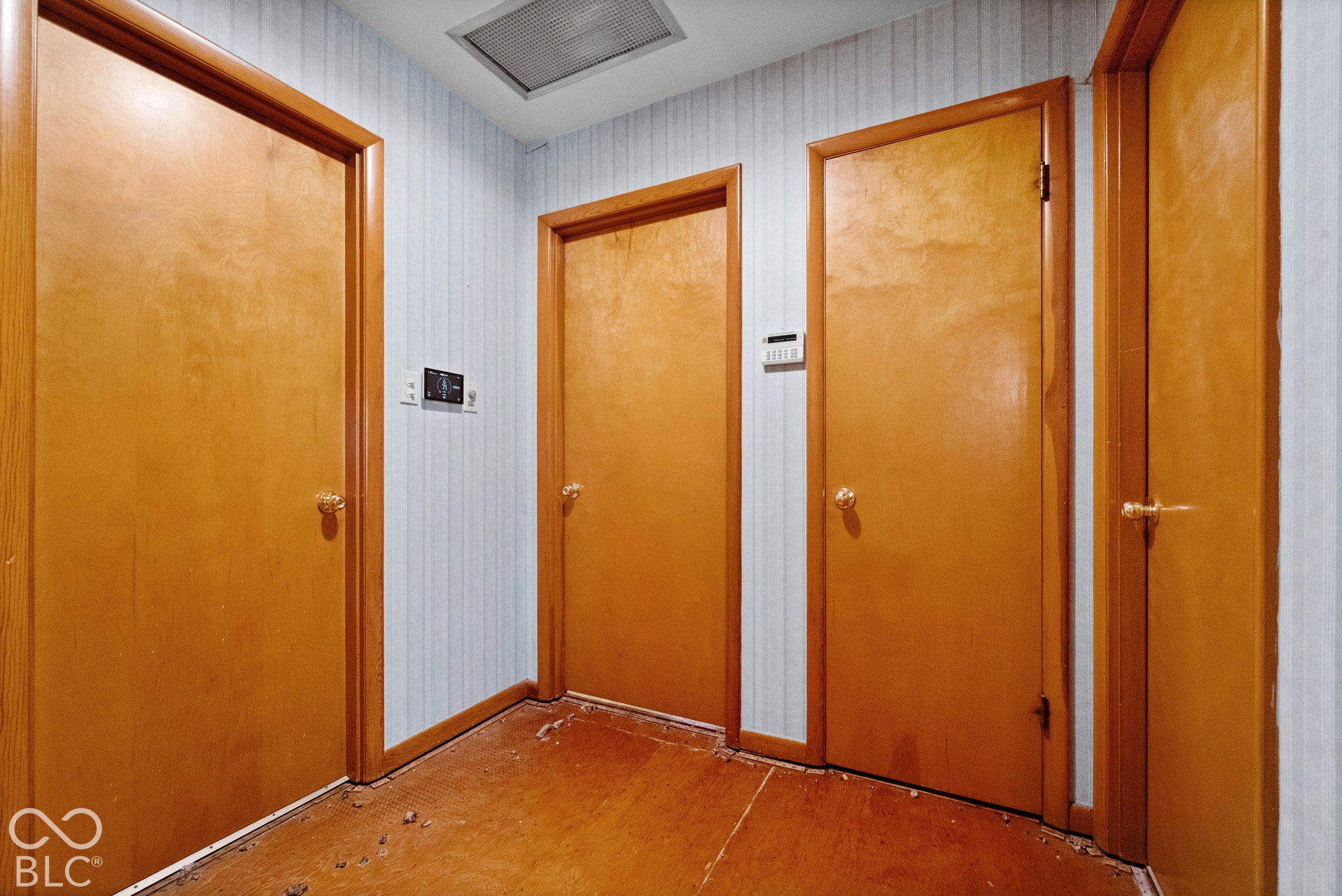 3227 E Southport, Indianapolis, IN 46227