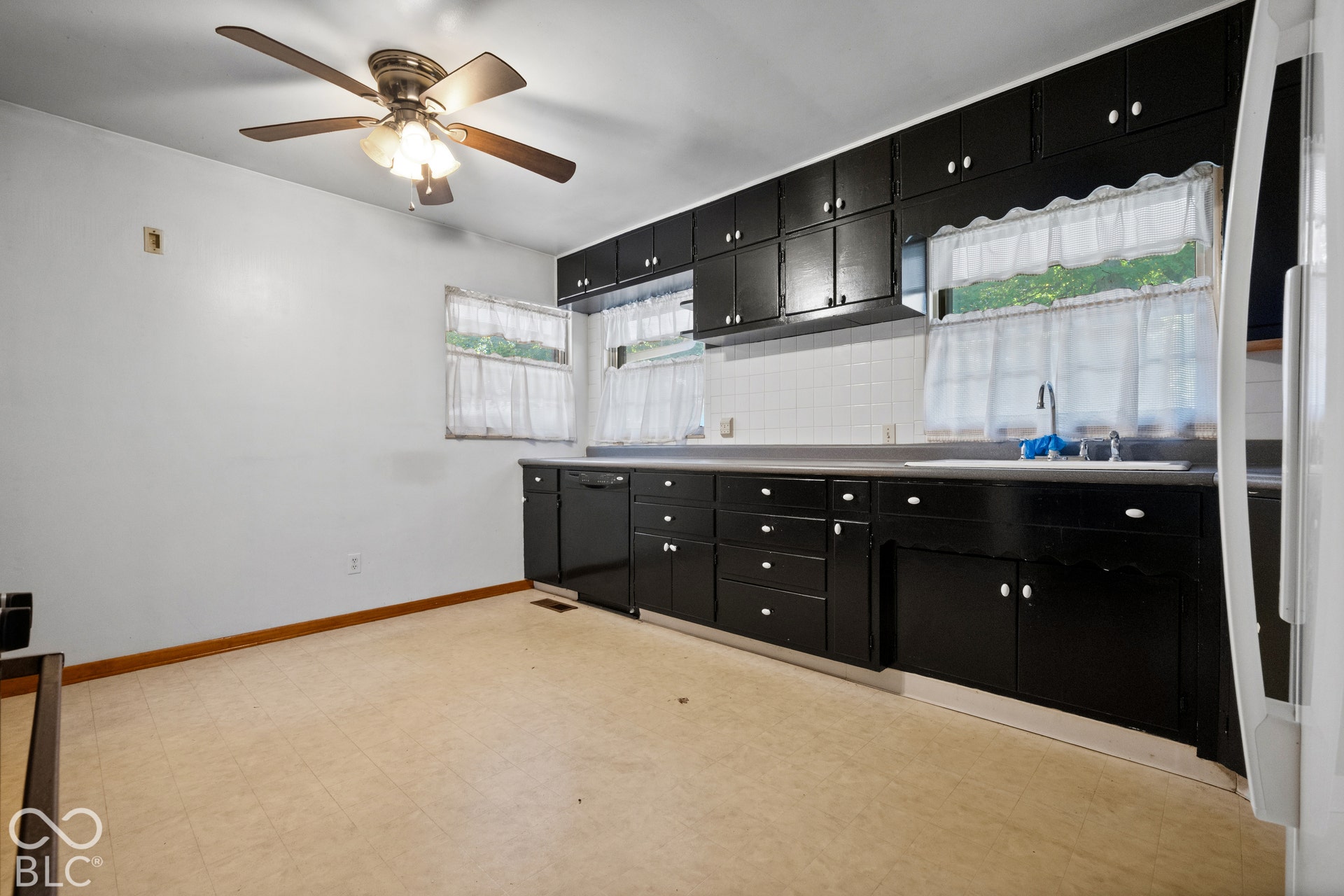 3227 E Southport, Indianapolis, IN 46227