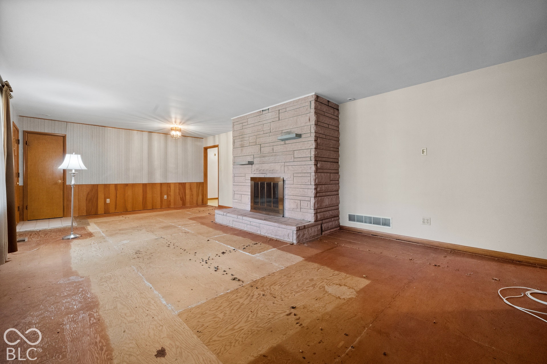 3227 E Southport, Indianapolis, IN 46227