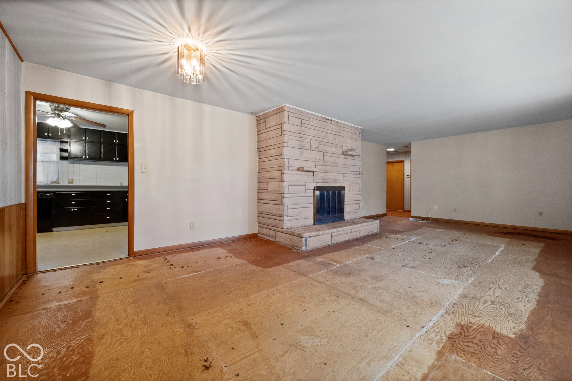 3227 E Southport, Indianapolis, IN 46227