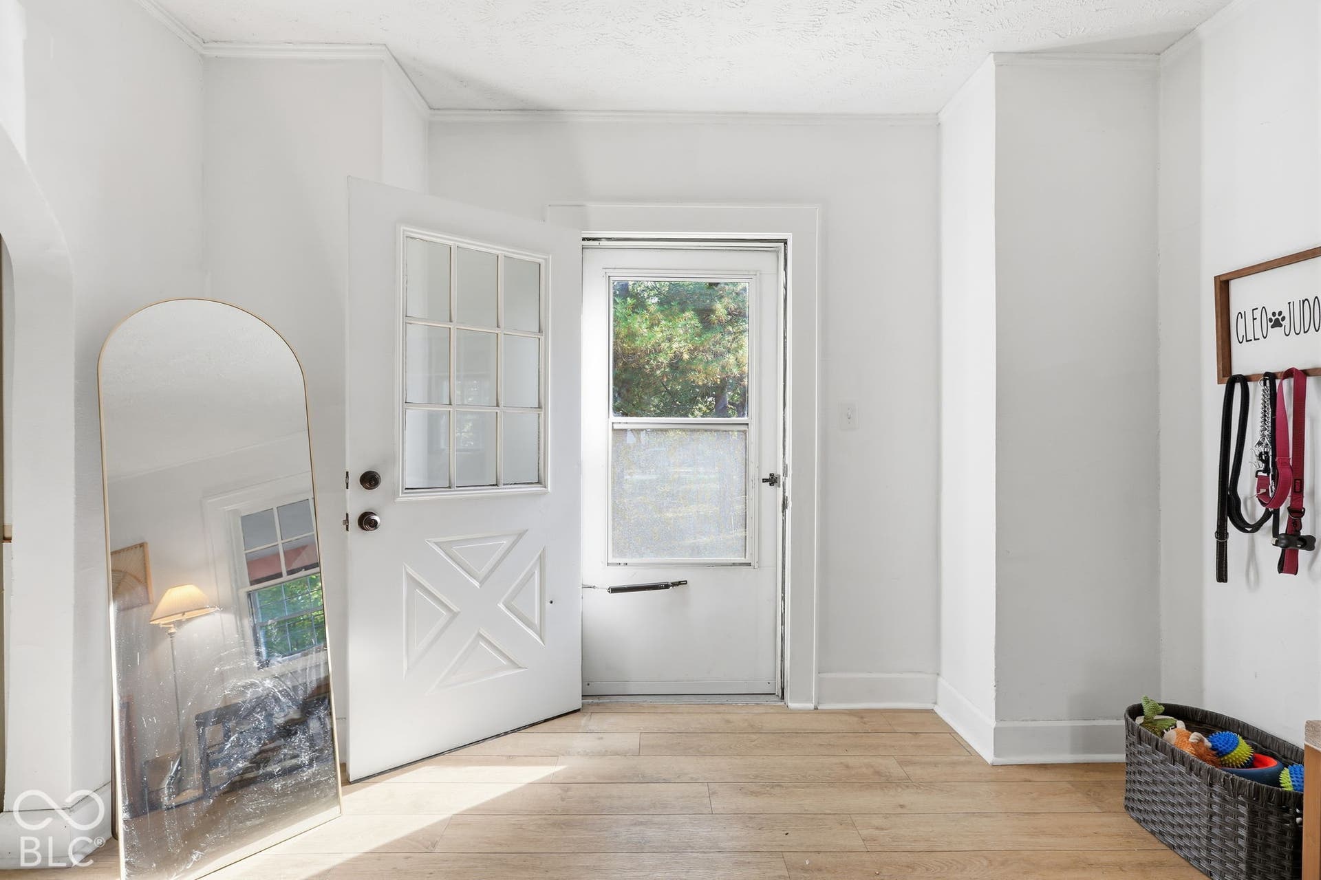 Welcoming Entry!