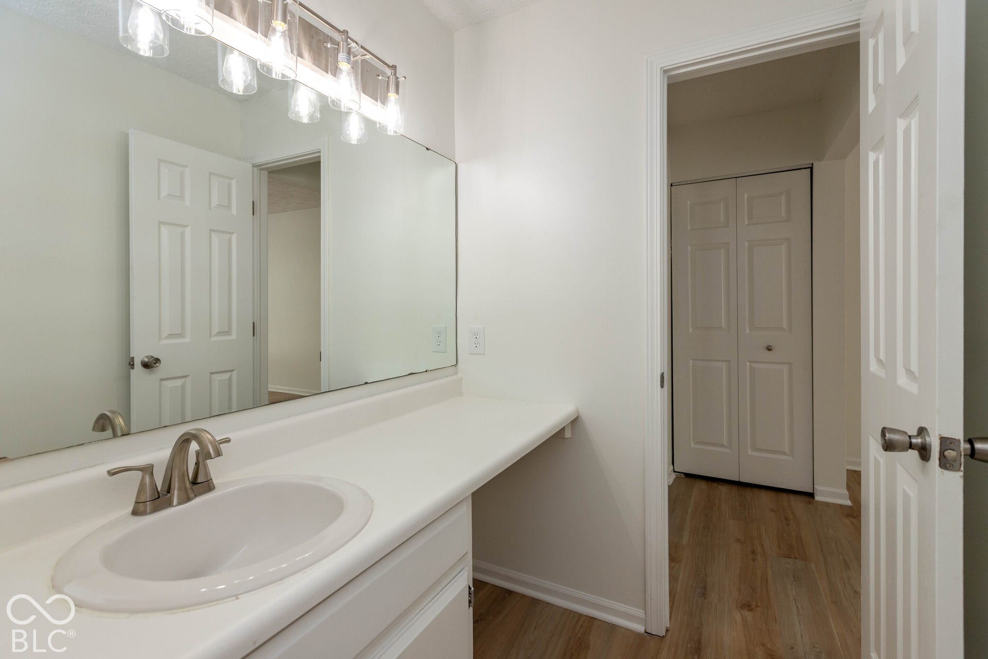 6426 Bayside South Drive, Indianapolis, IN 46250 6426 Bayside South Drive, Indianapolis, IN 46250