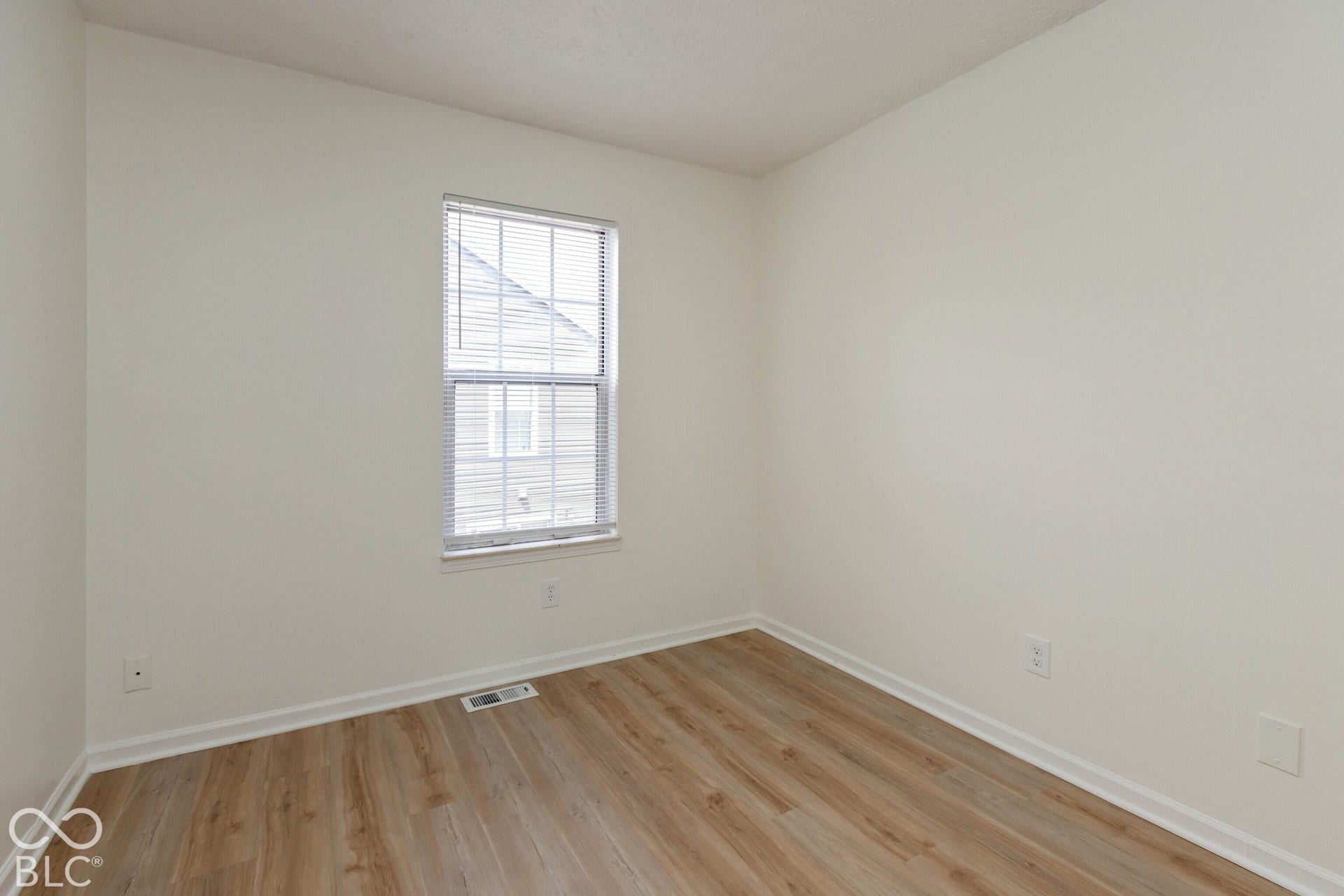 6426 Bayside South Drive, Indianapolis, IN 46250 6426 Bayside South Drive, Indianapolis, IN 46250