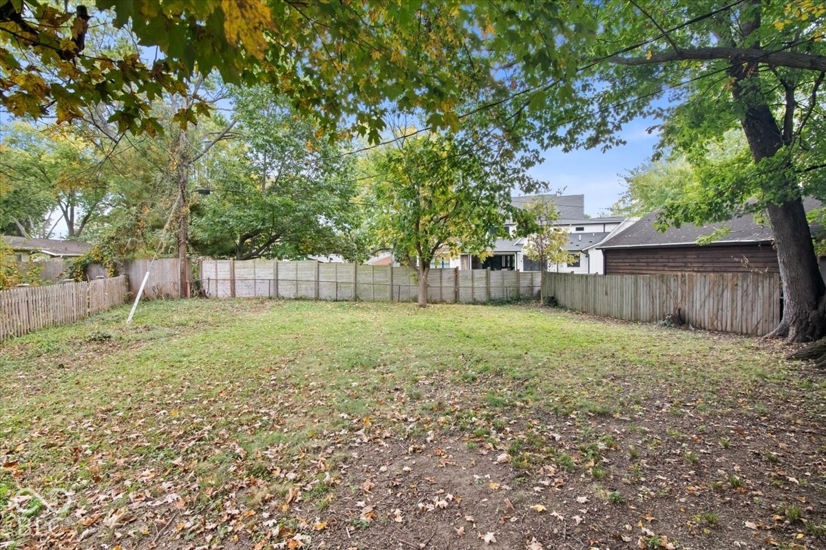 175 N 8th Street, Zionsville, IN 46077