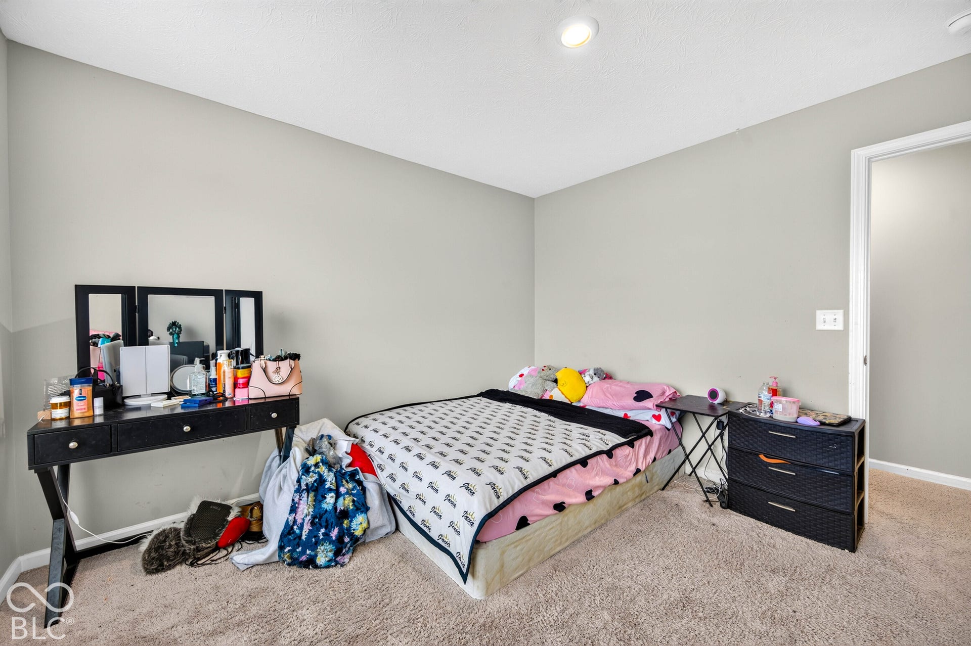 Neutral-toned walls, carpeting, and a recessed ceiling light fixture