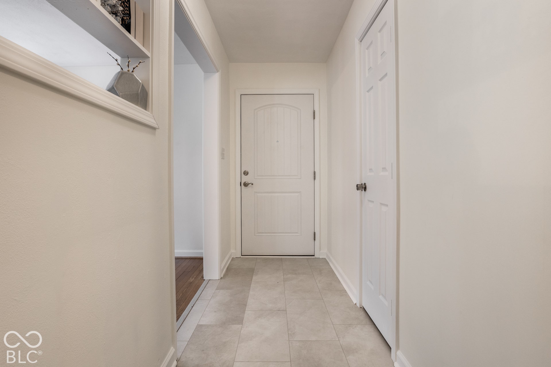 5280 E Fall Creek Parkway North Drive, Indianapolis, IN 46220 Entrance Foyer