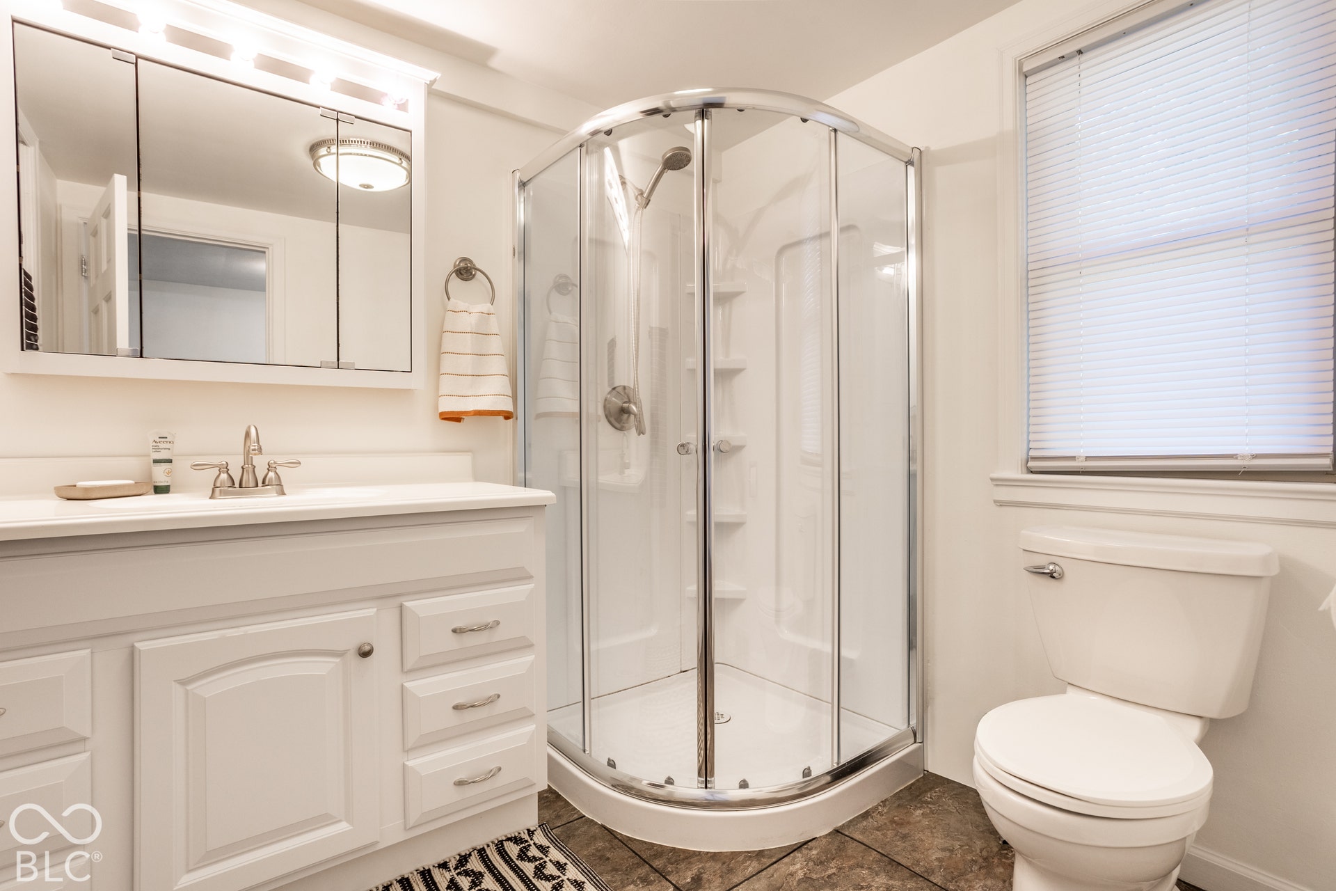 5280 E Fall Creek Parkway North Drive, Indianapolis, IN 46220 En Suite