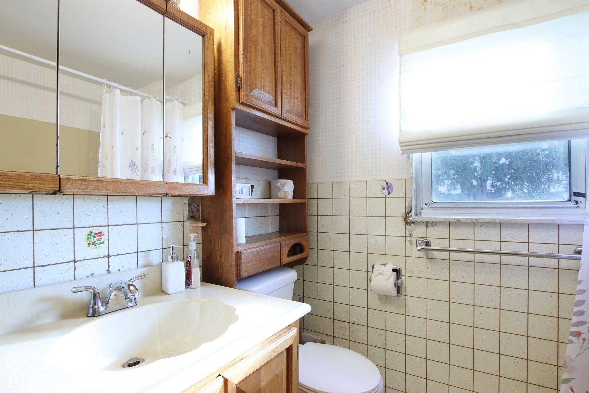 4469 E 400 S, Franklin, IN 46131 Bathroom featuring a wood vanity, integrated sink basin, chrome dual-handle faucet, mirrored medicine cabinet, and square ceramic wall tiling