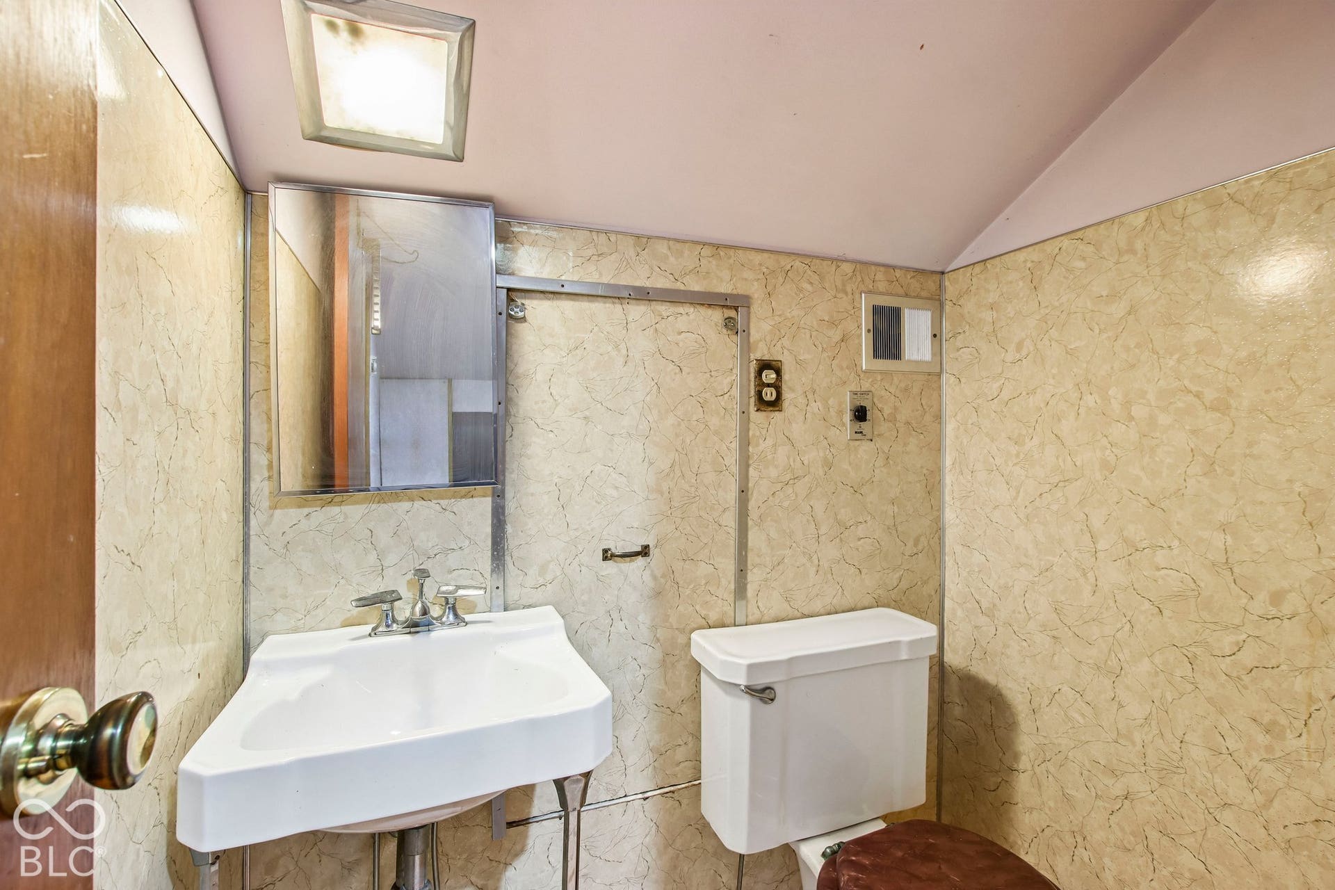 4469 E 400 S, Franklin, IN 46131 Wall-mounted porcelain sink with dual-handle metal faucet, flush-mount lighting, recessed medicine cabinet, and standard-height toilet