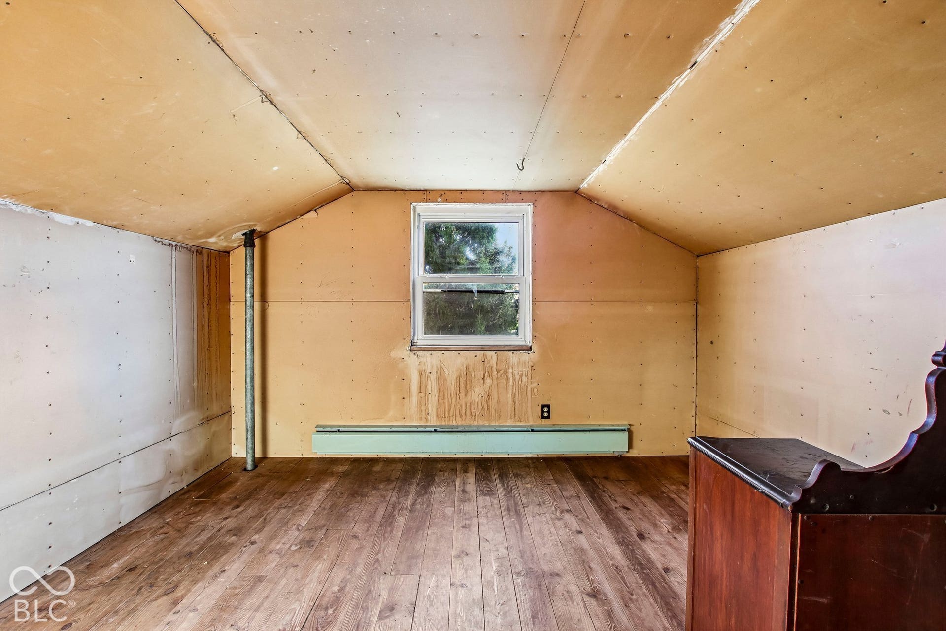 4469 E 400 S, Franklin, IN 46131 Interior space featuring wood-finish flooring, a single window, and vaulted ceiling panels