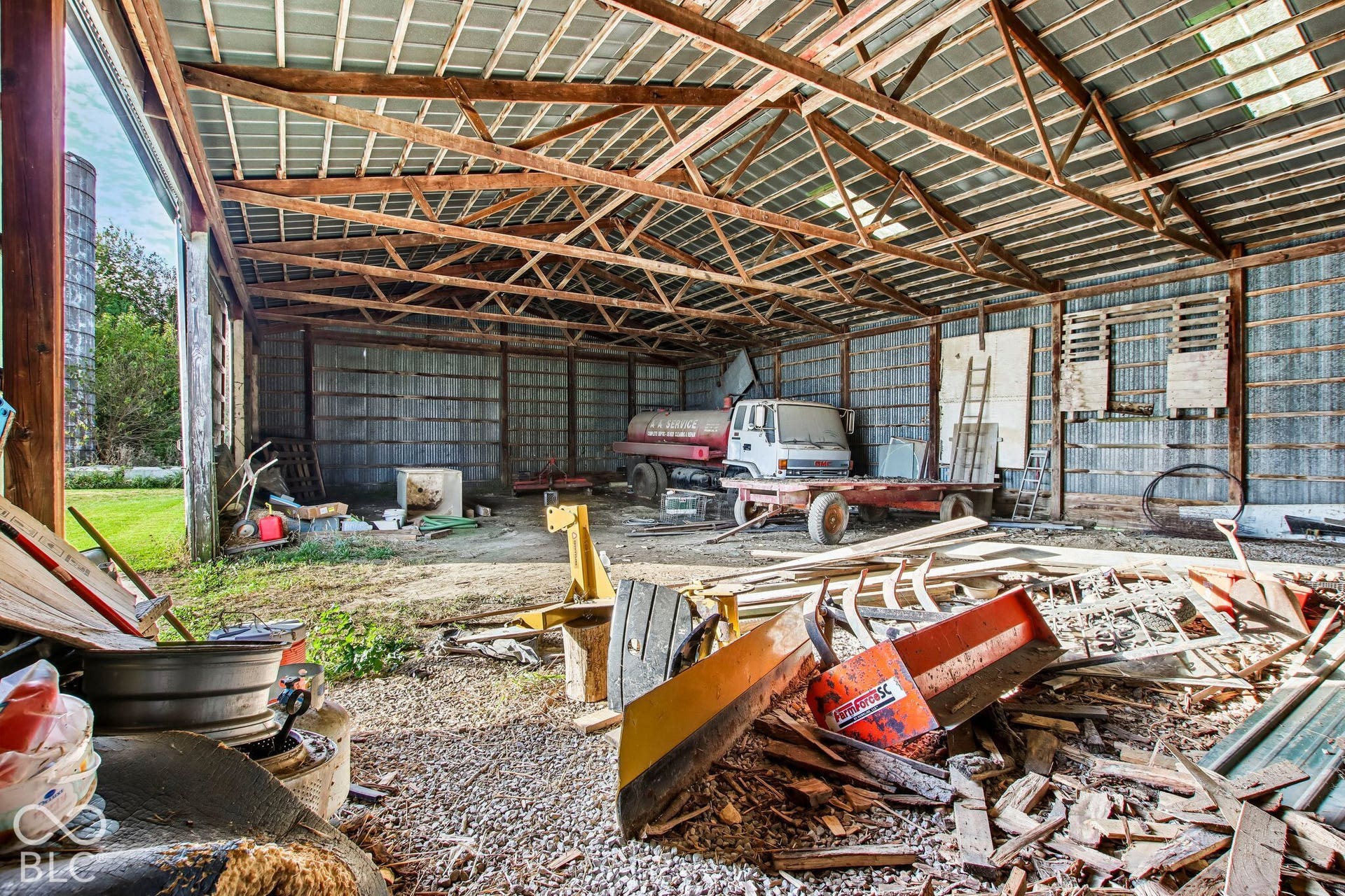 4469 E 400 S, Franklin, IN 46131 Expansive pole barn featuring a metal roof, open-span timber truss construction, and corrugated metal wall panels