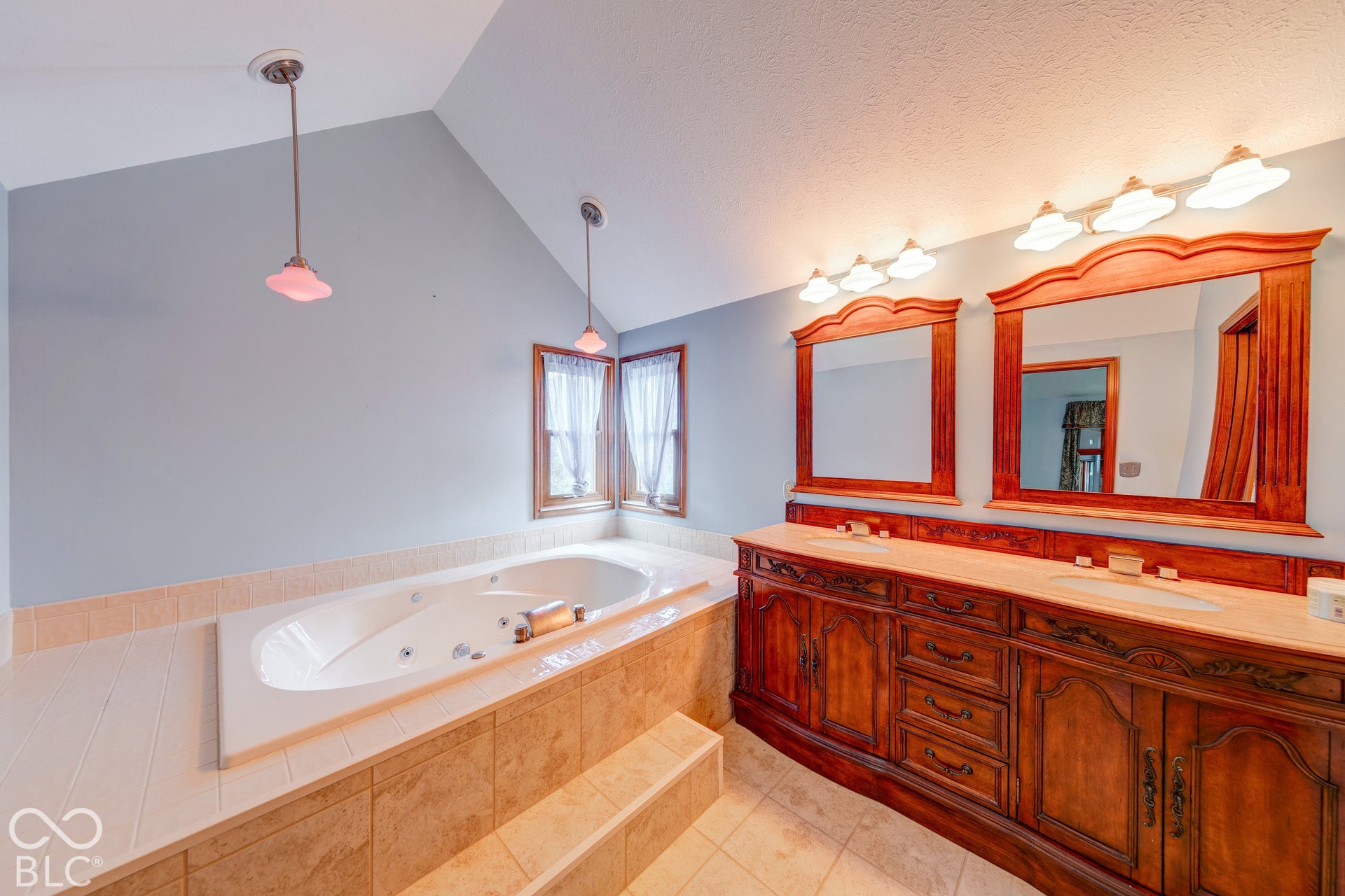 7044 Oakbay Drive, Noblesville, IN 46062