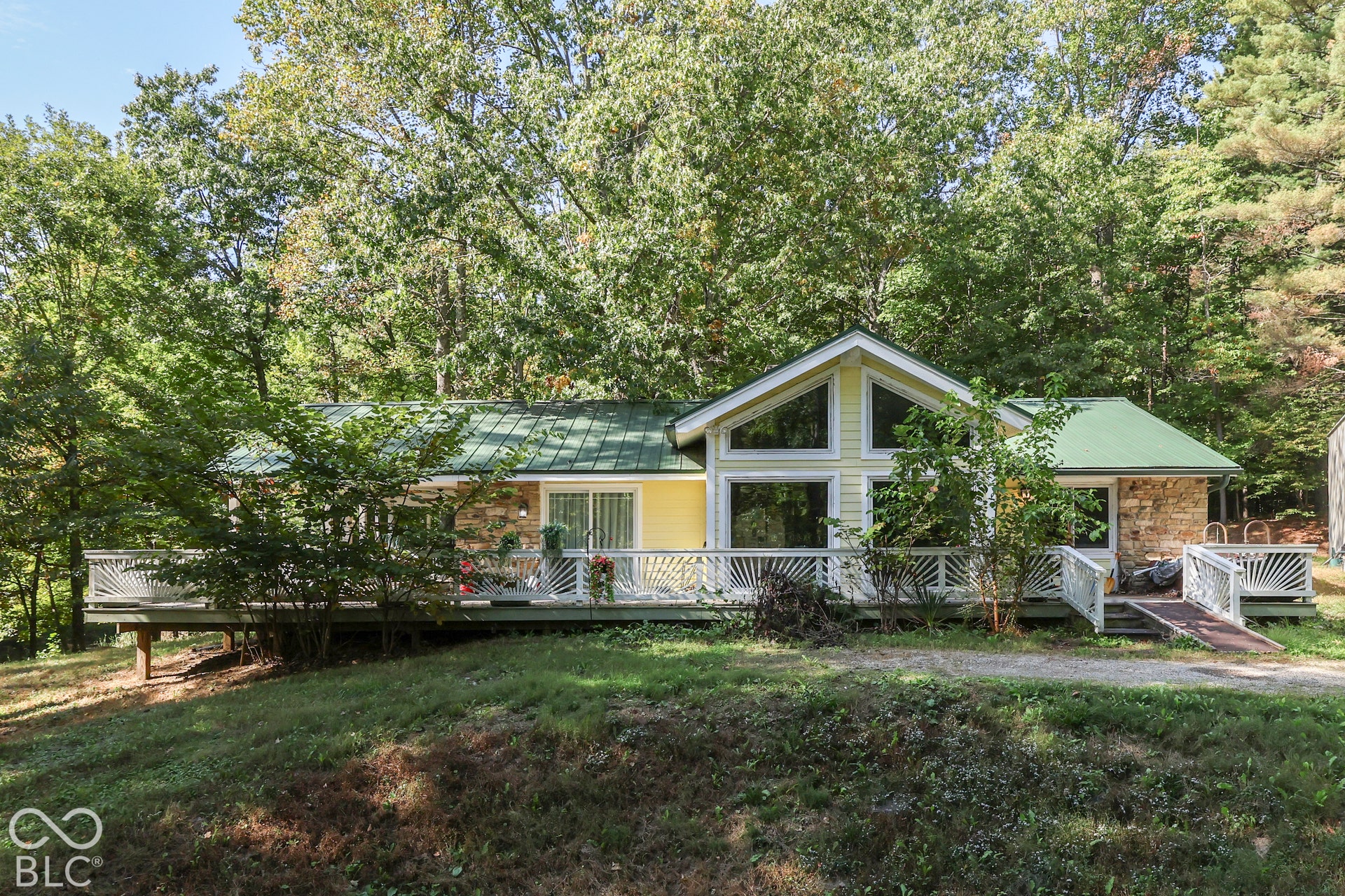 3672 W Hougham Drive, Trafalgar, IN 46181 3672 W Hougham Drive, Trafalgar, IN 46181