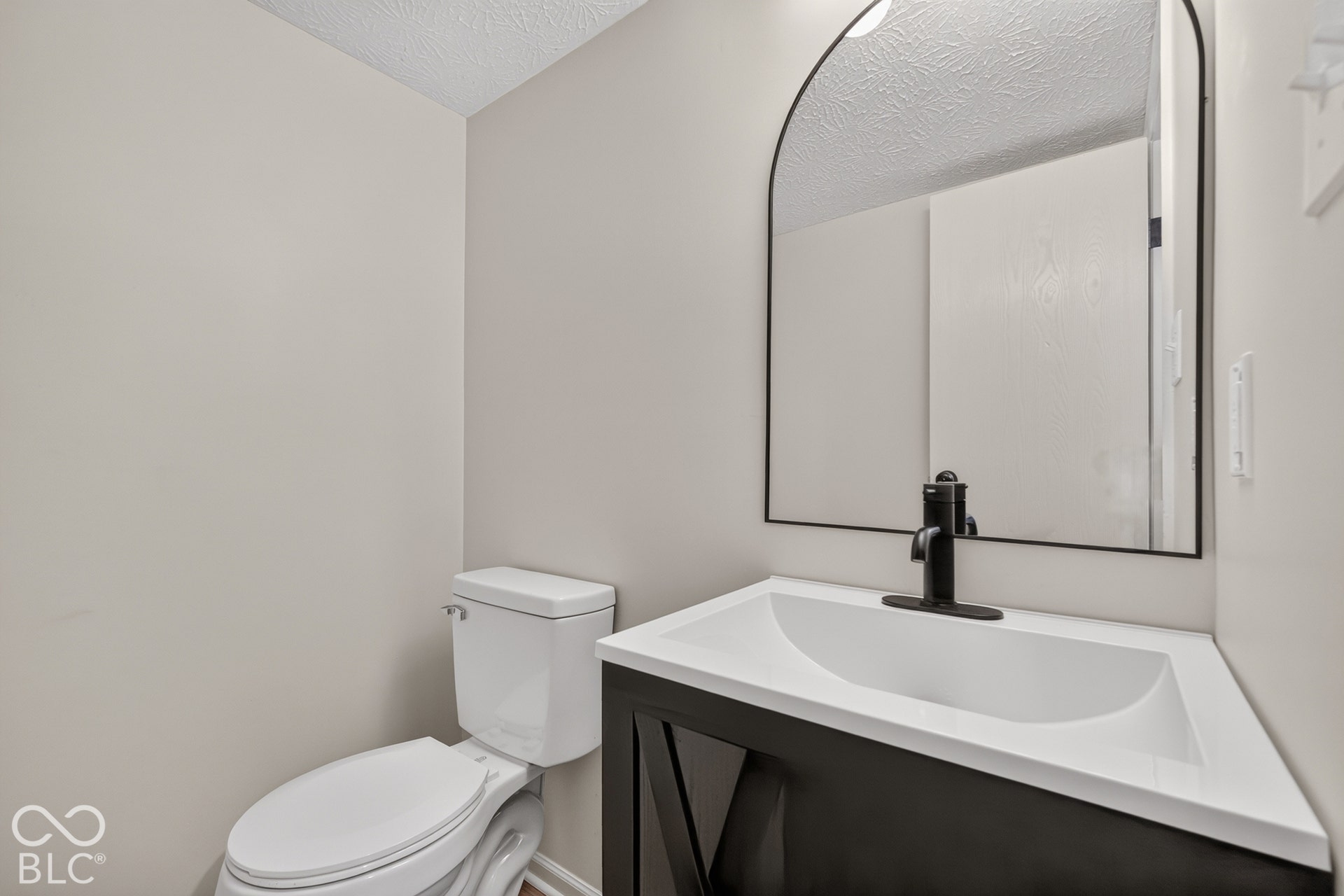 5666 Colonist Circle, Indianapolis, IN 46254