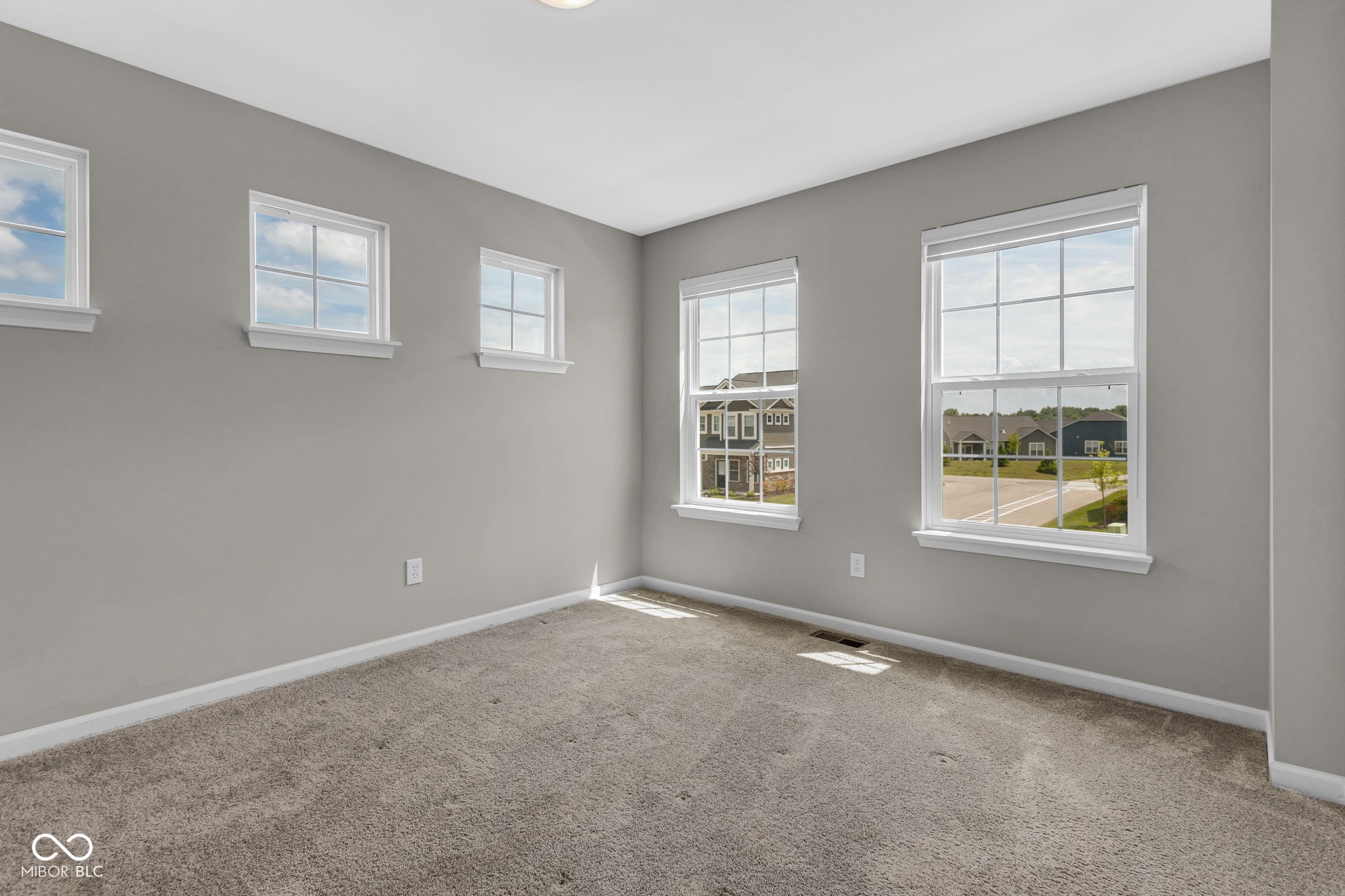 unfurnished room featuring baseboards and carpet floors